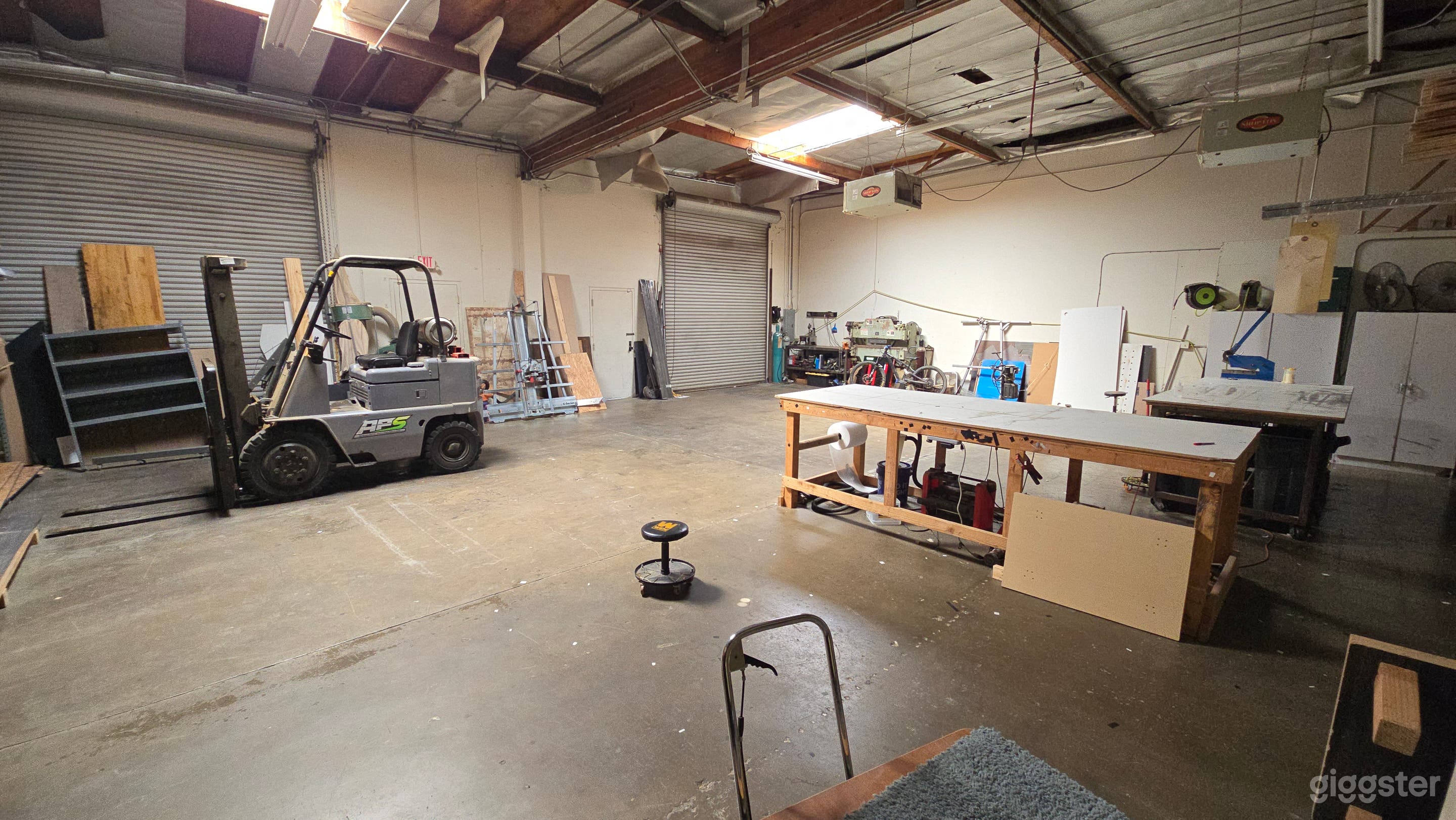 3400sf Industrial Warehouse with Offices and Onsite Parking Photo 2