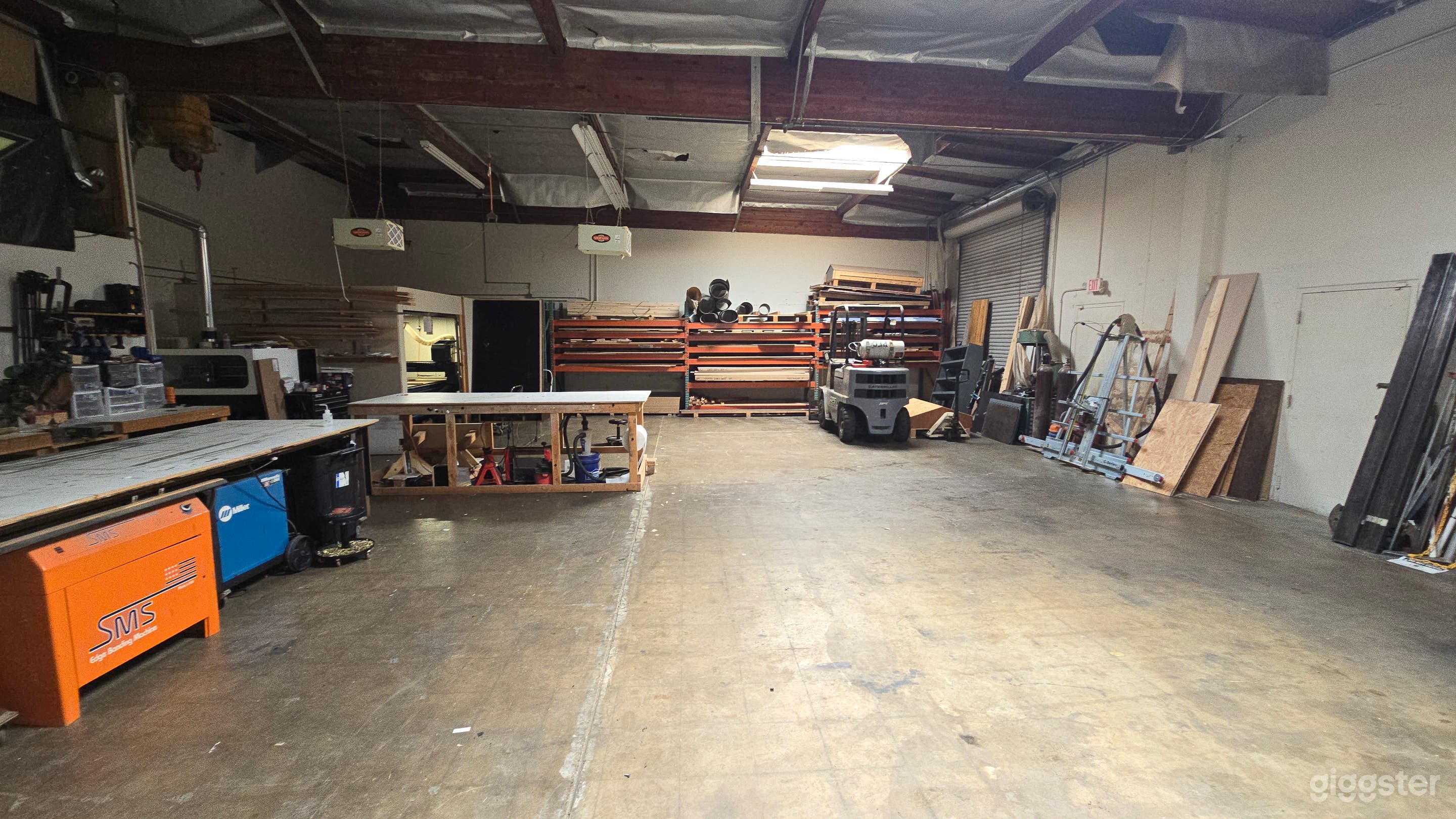 3400sf Industrial Warehouse with Offices and Onsite Parking Photo 4