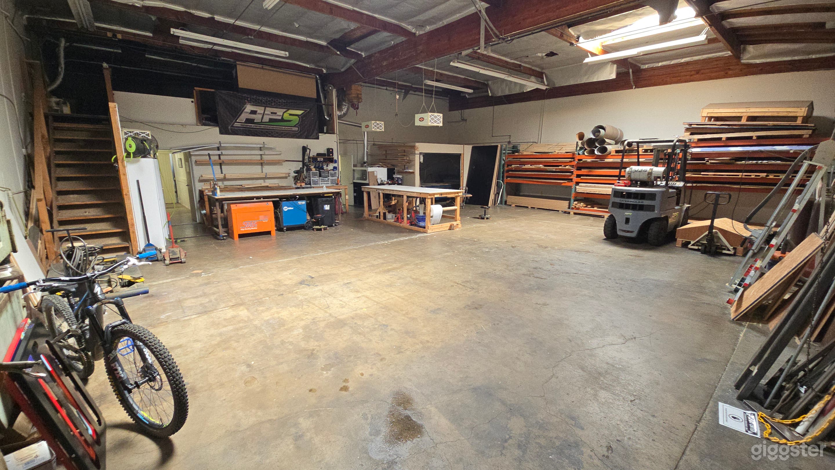 3400sf Industrial Warehouse with Offices and Onsite Parking Photo 1