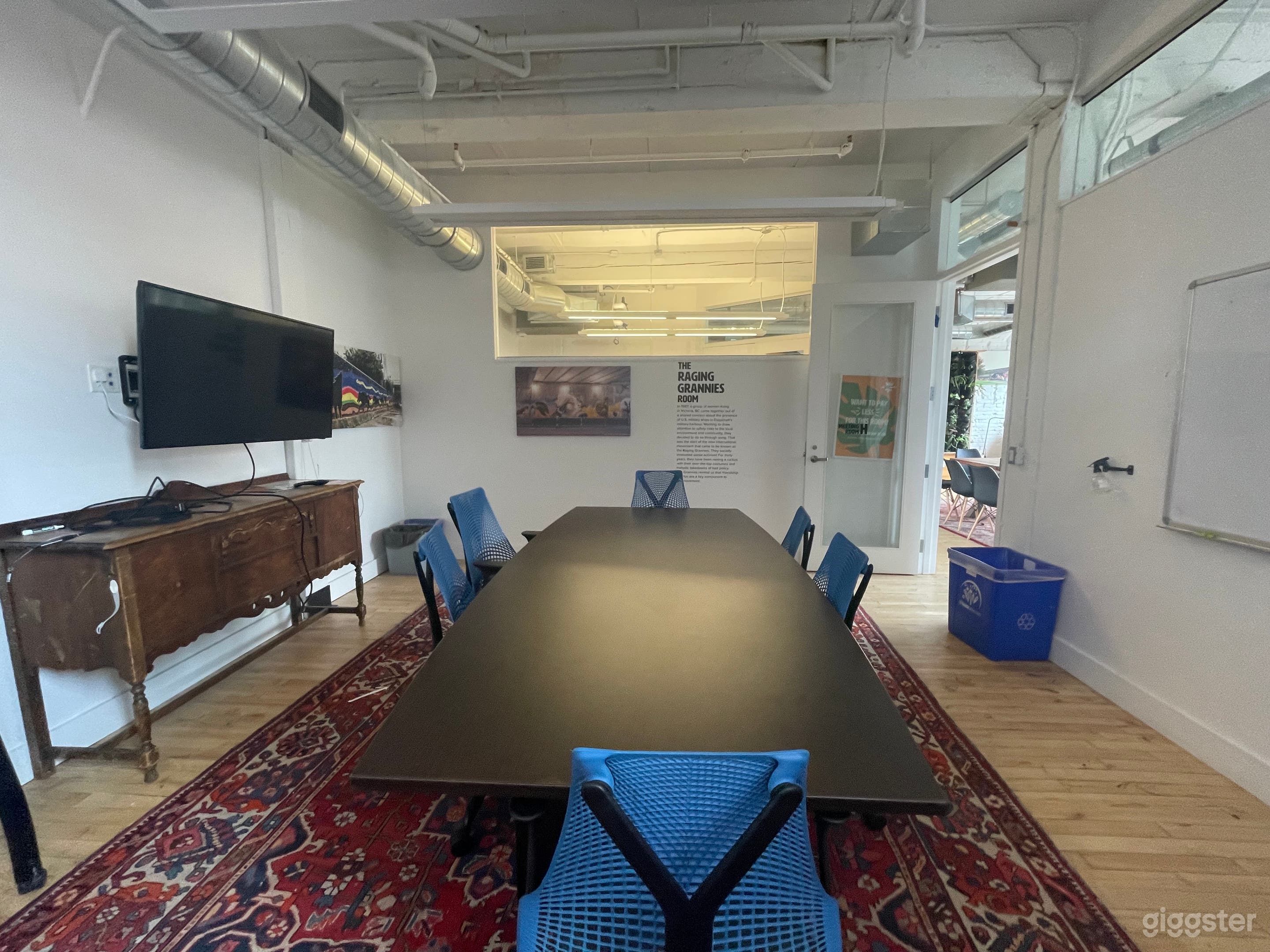 The Raging Grannies Room Photo 3