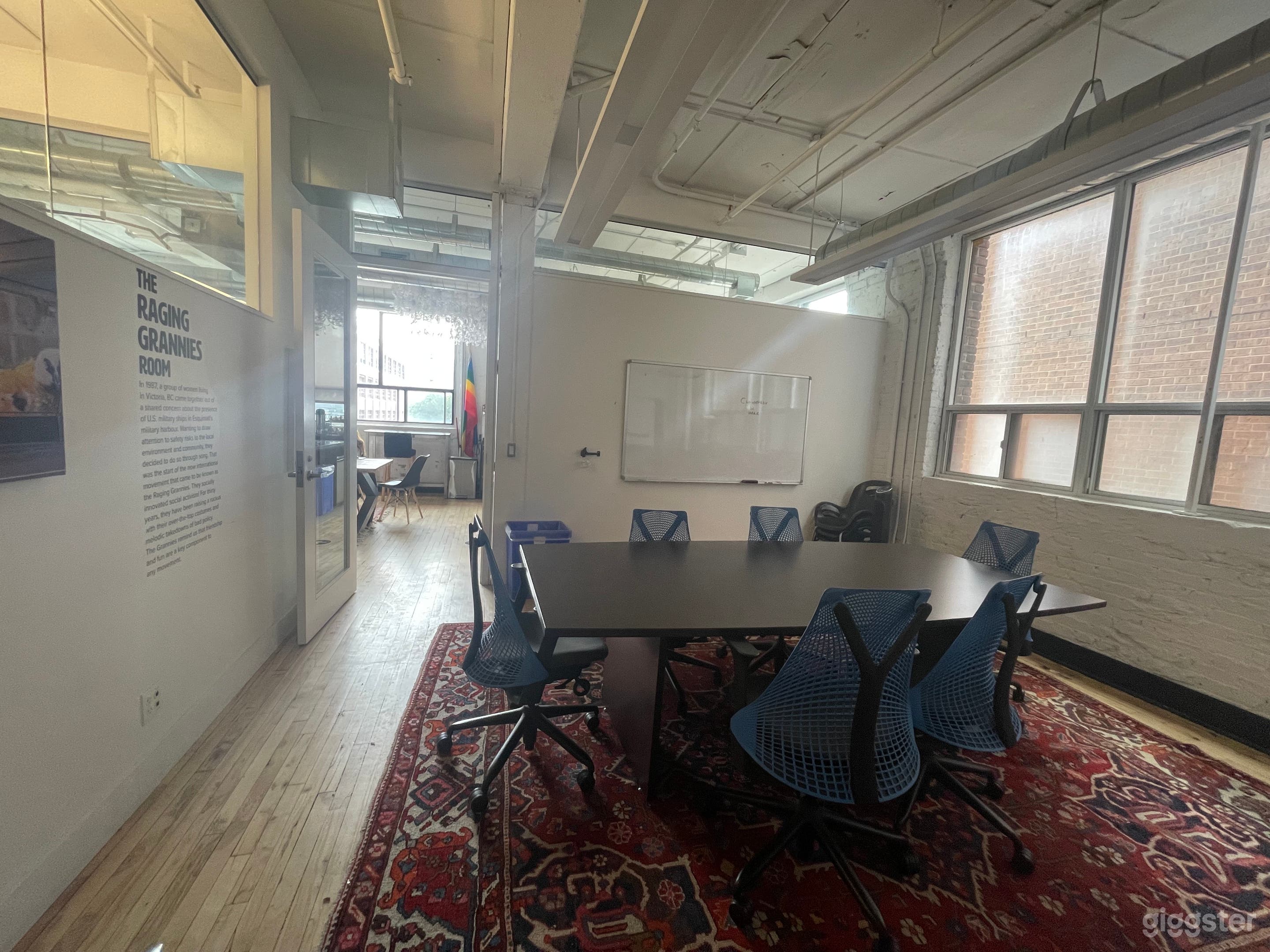 The Raging Grannies Room Photo 2