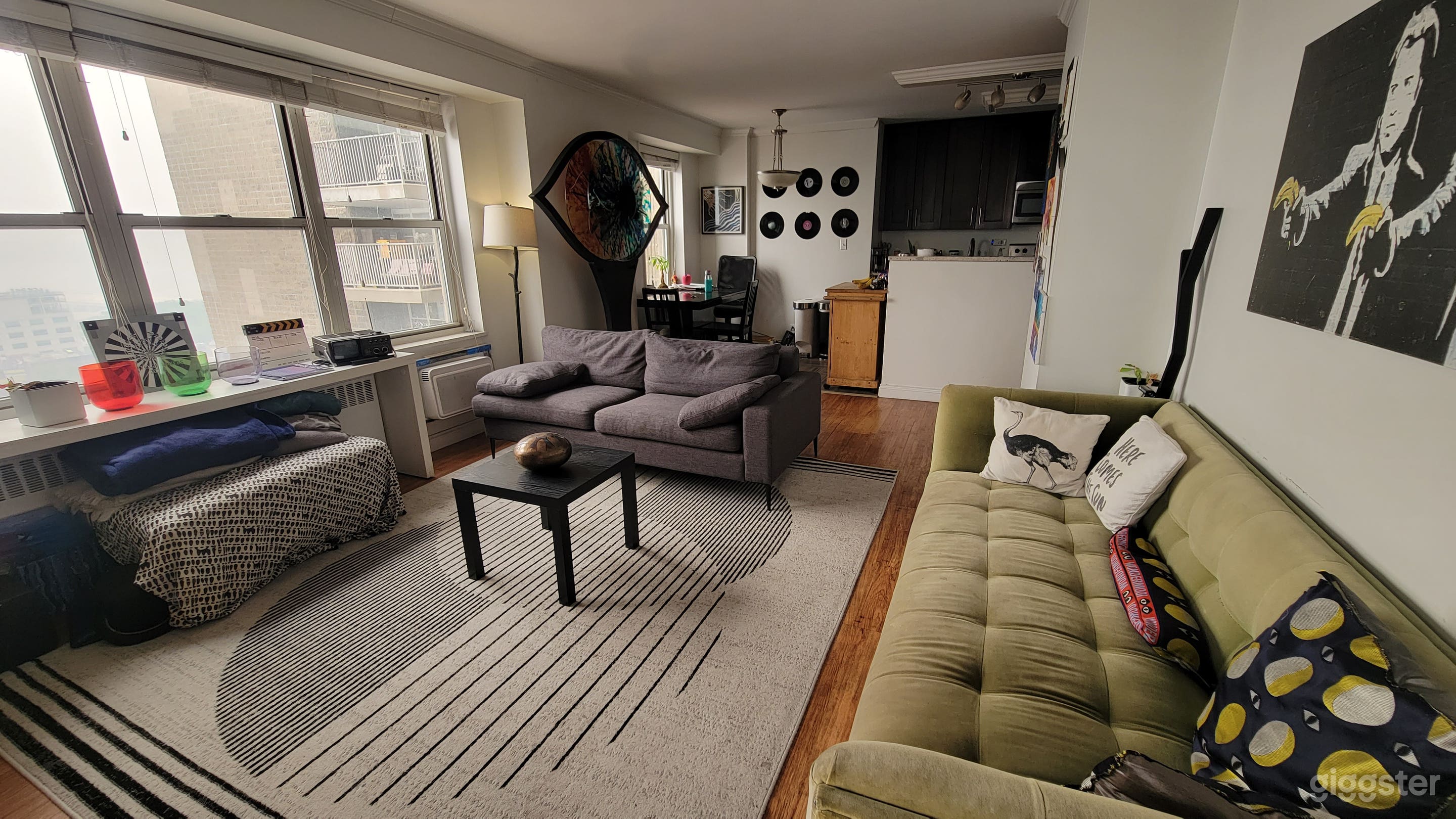 Unique &amp; Artsy Apartment with a VIEW in Manhattan! Photo 3