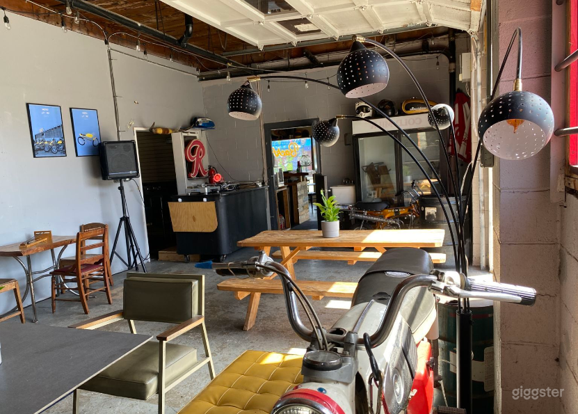 Side Lounge for Private Party Photo 4