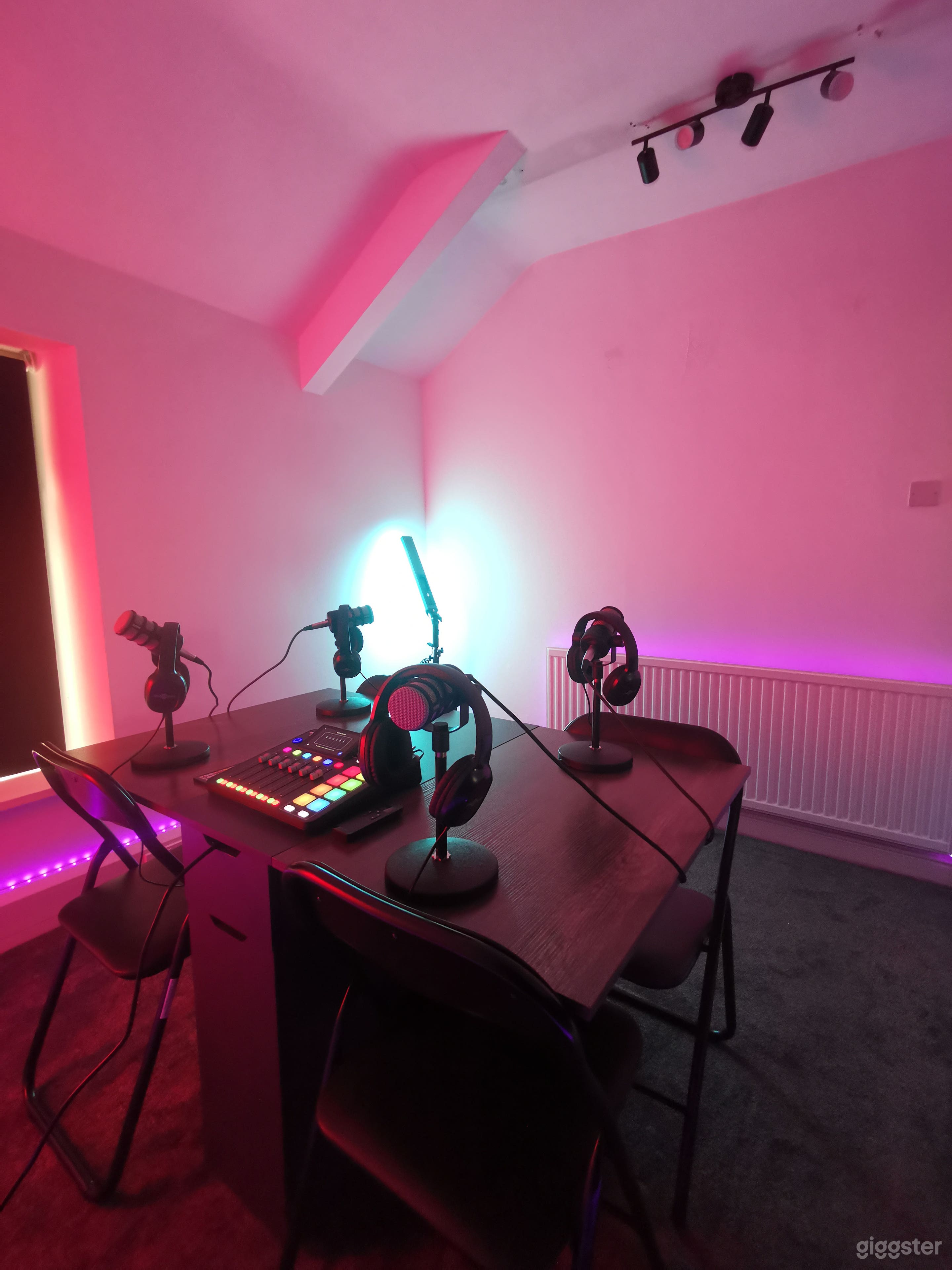 Colour changeable lighting to Match your brand 