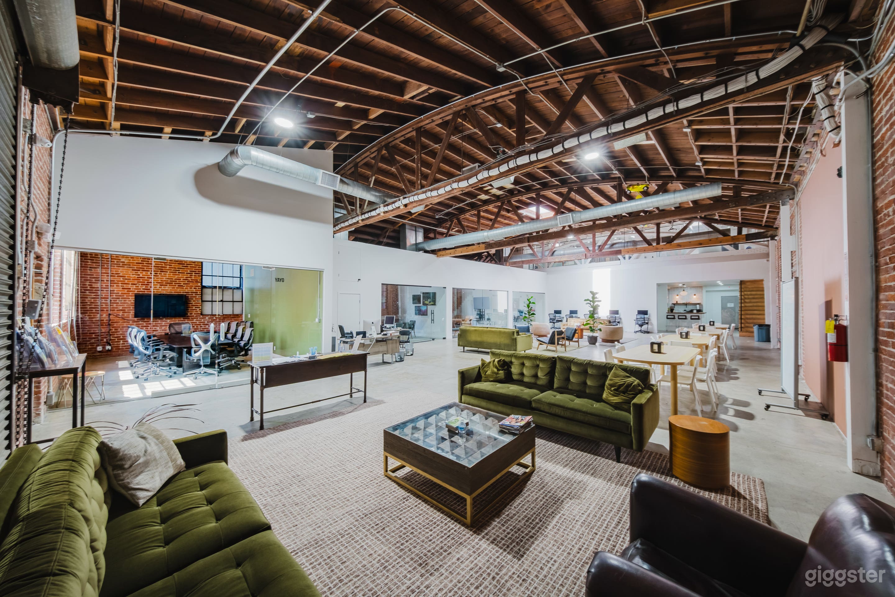 CREATIVE BRICK LOFT WITH SKYLIT VIBES Photo 1