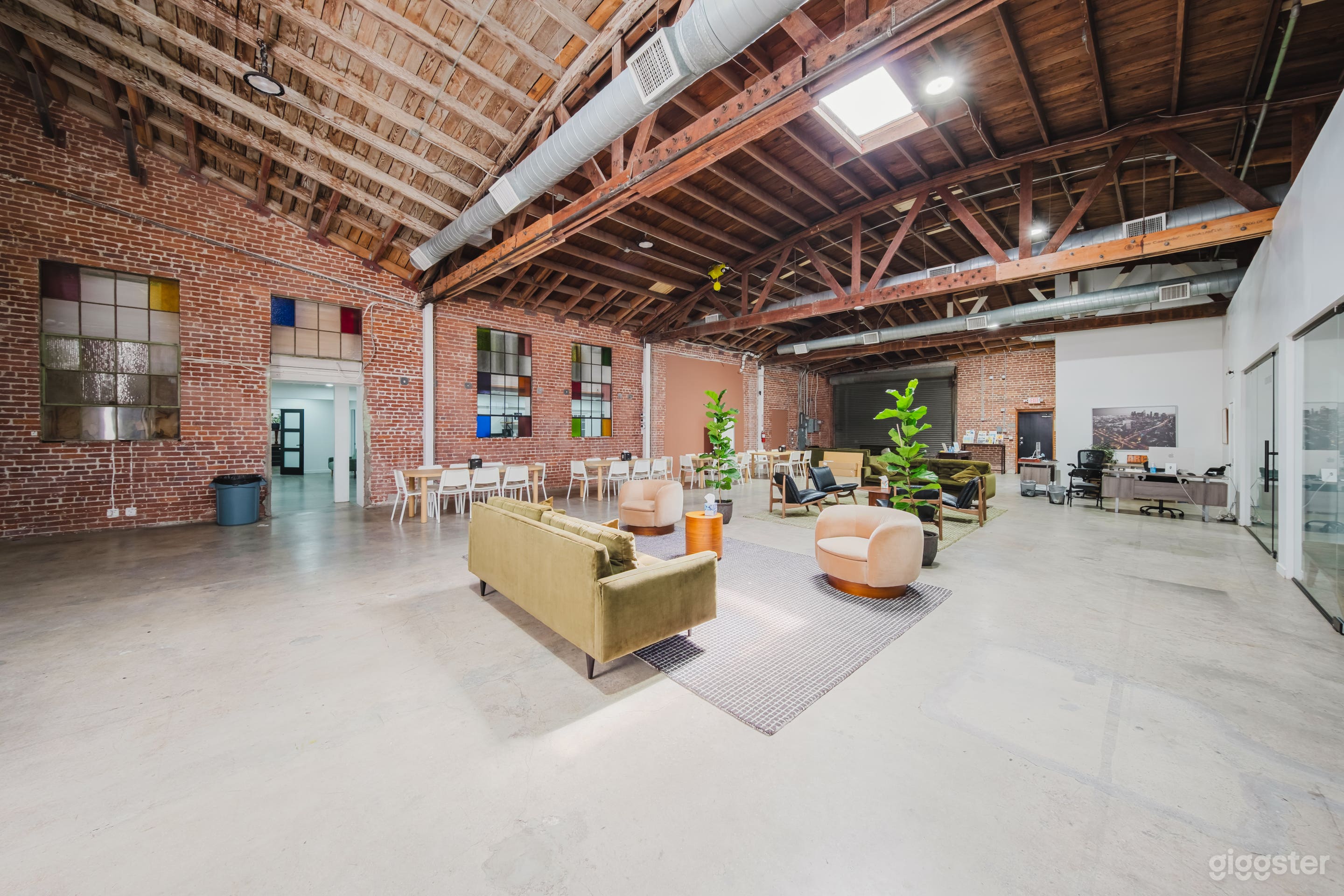 CREATIVE BRICK LOFT WITH SKYLIT VIBES Photo 3