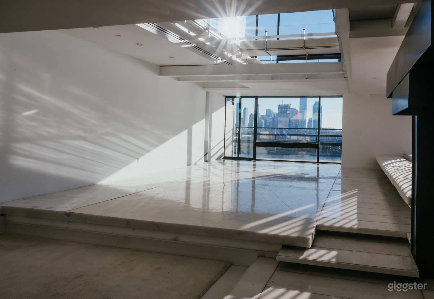 Modern Penthouse Photo 2