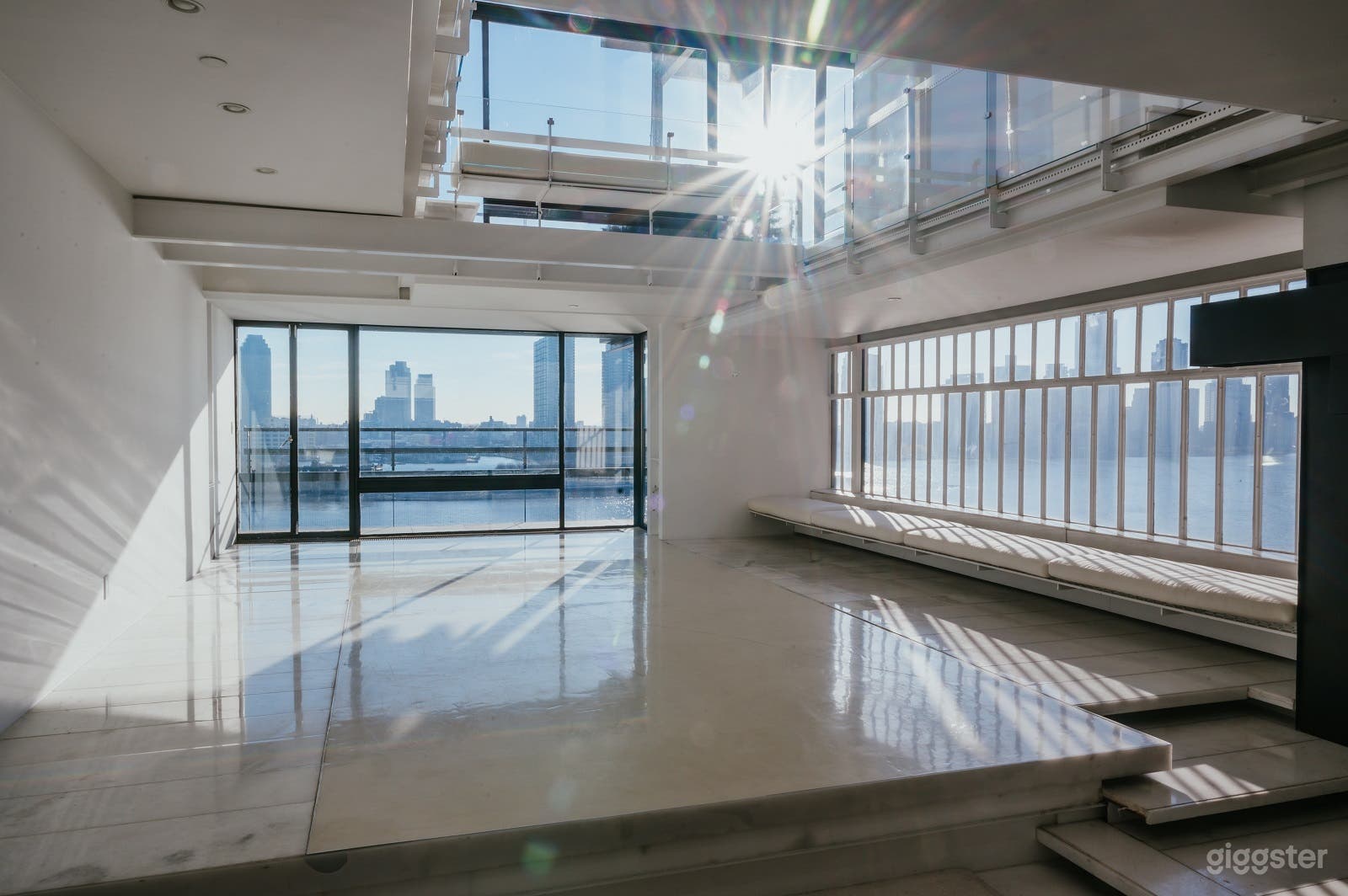 Modern Penthouse Photo 1