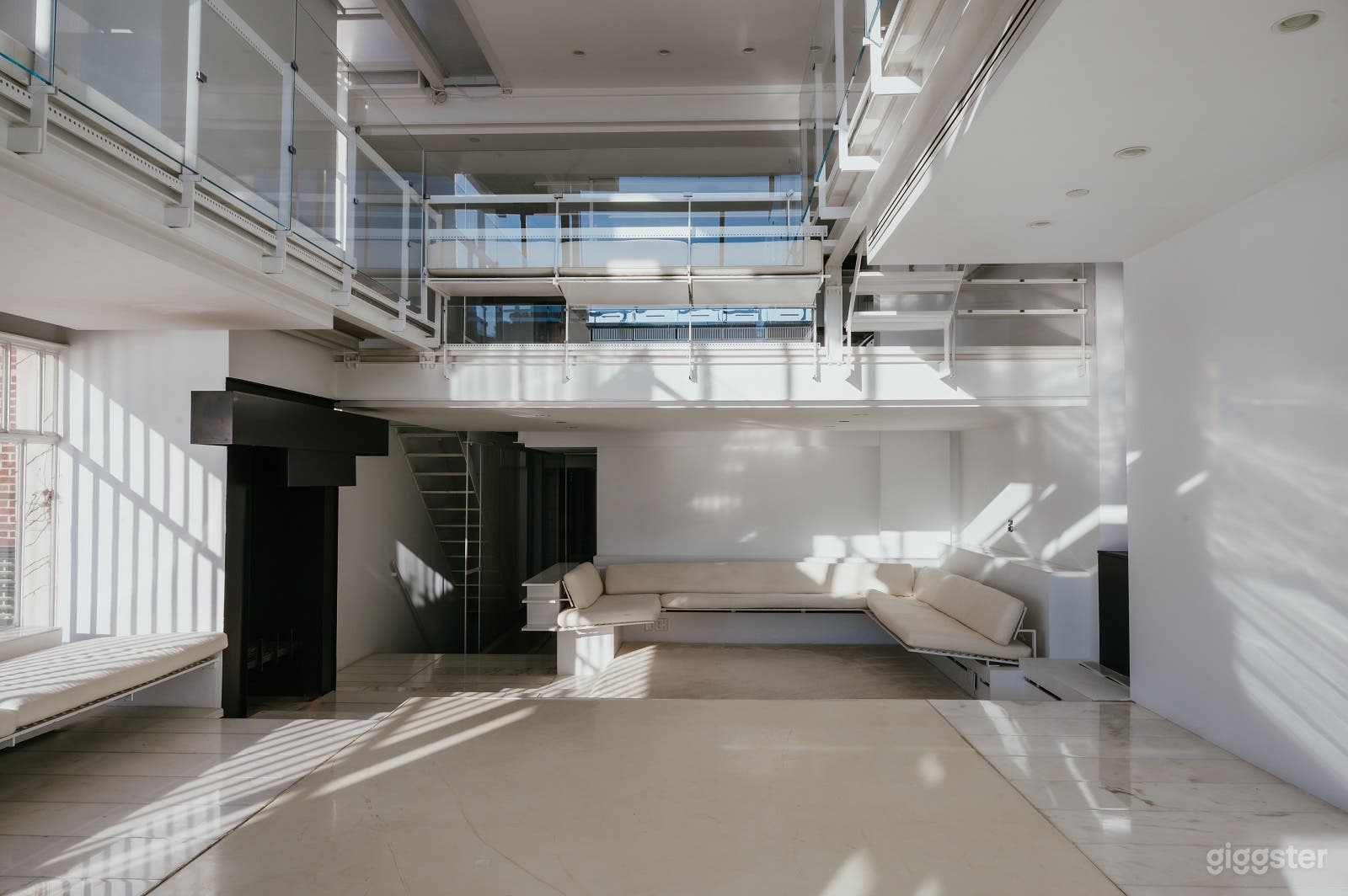 Modern Penthouse Photo 4