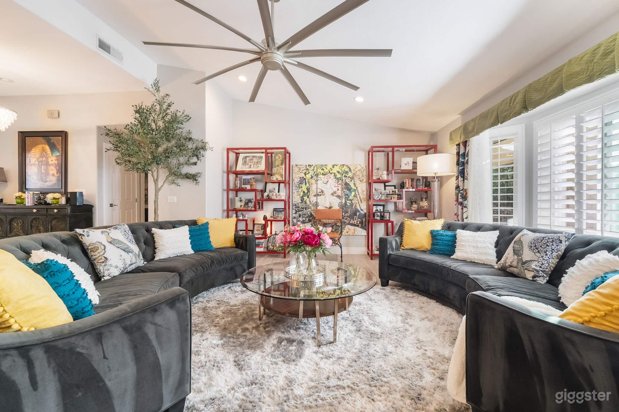 Deliciously Distinctive Inviting Creative Space Photo 1