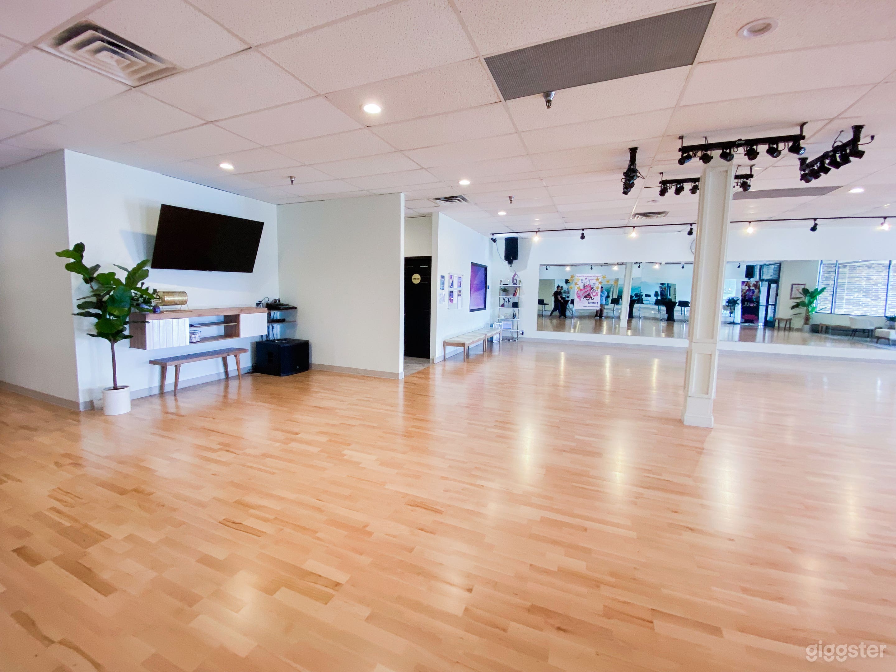 Beautiful dance studio in  Minneapolis  Photo 2