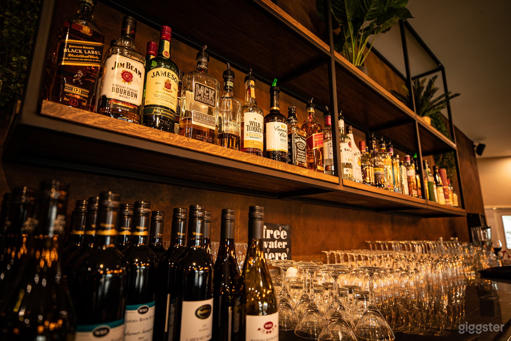 Large Restaurant with Plenty of Spaces Photo 3