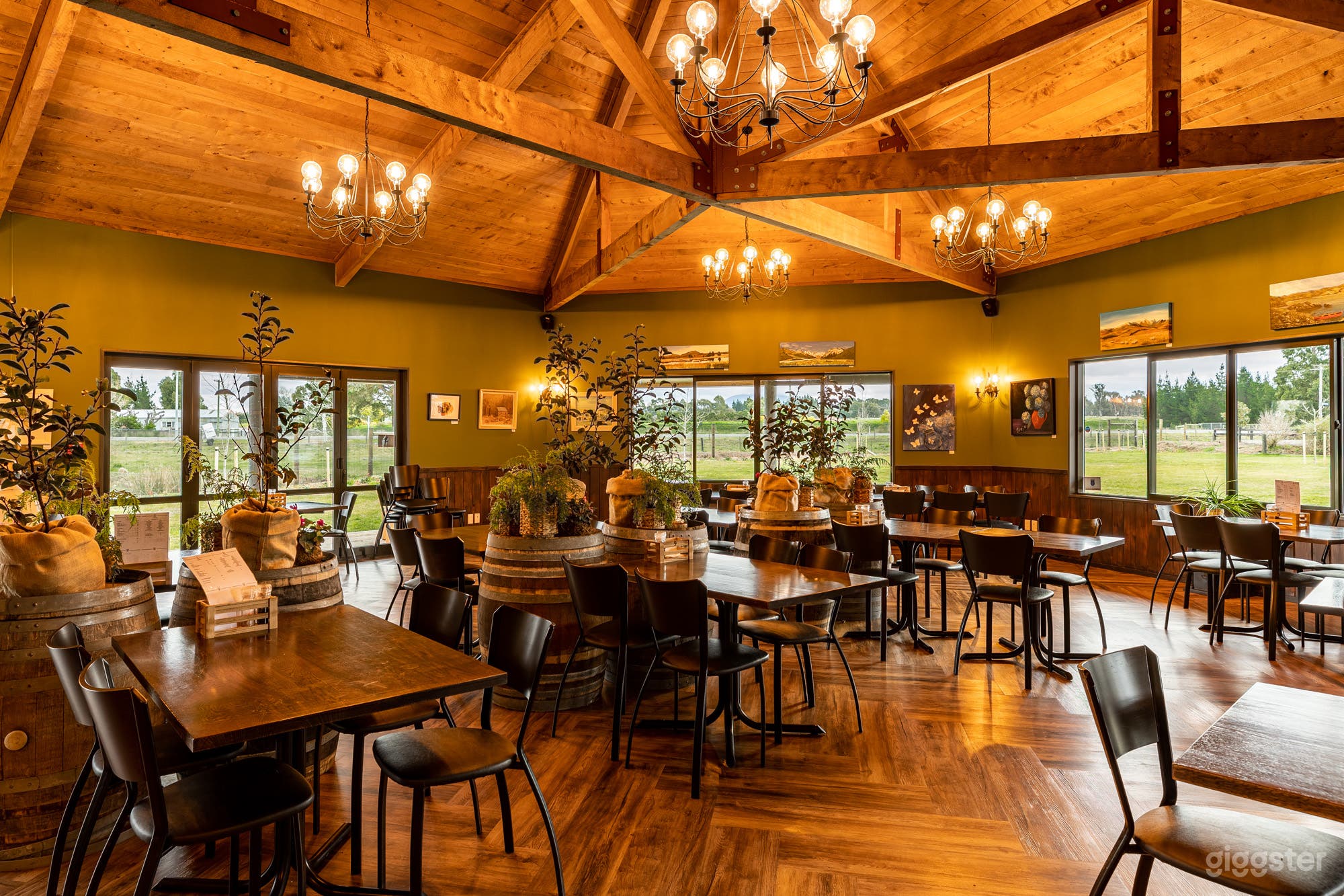 Large Restaurant with Plenty of Spaces Photo 2