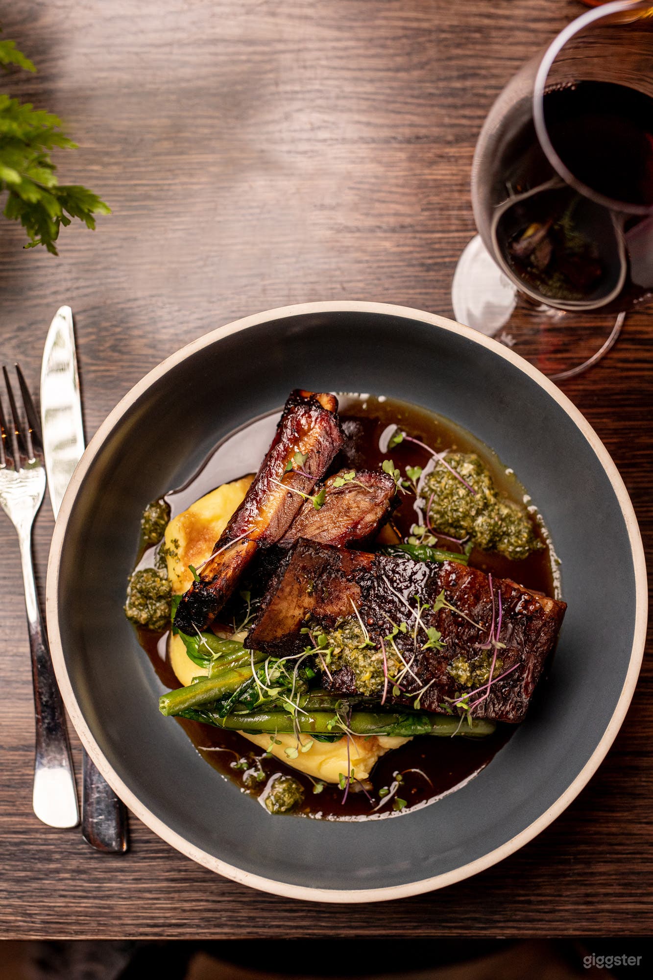 Large Restaurant with Plenty of Spaces Photo 4