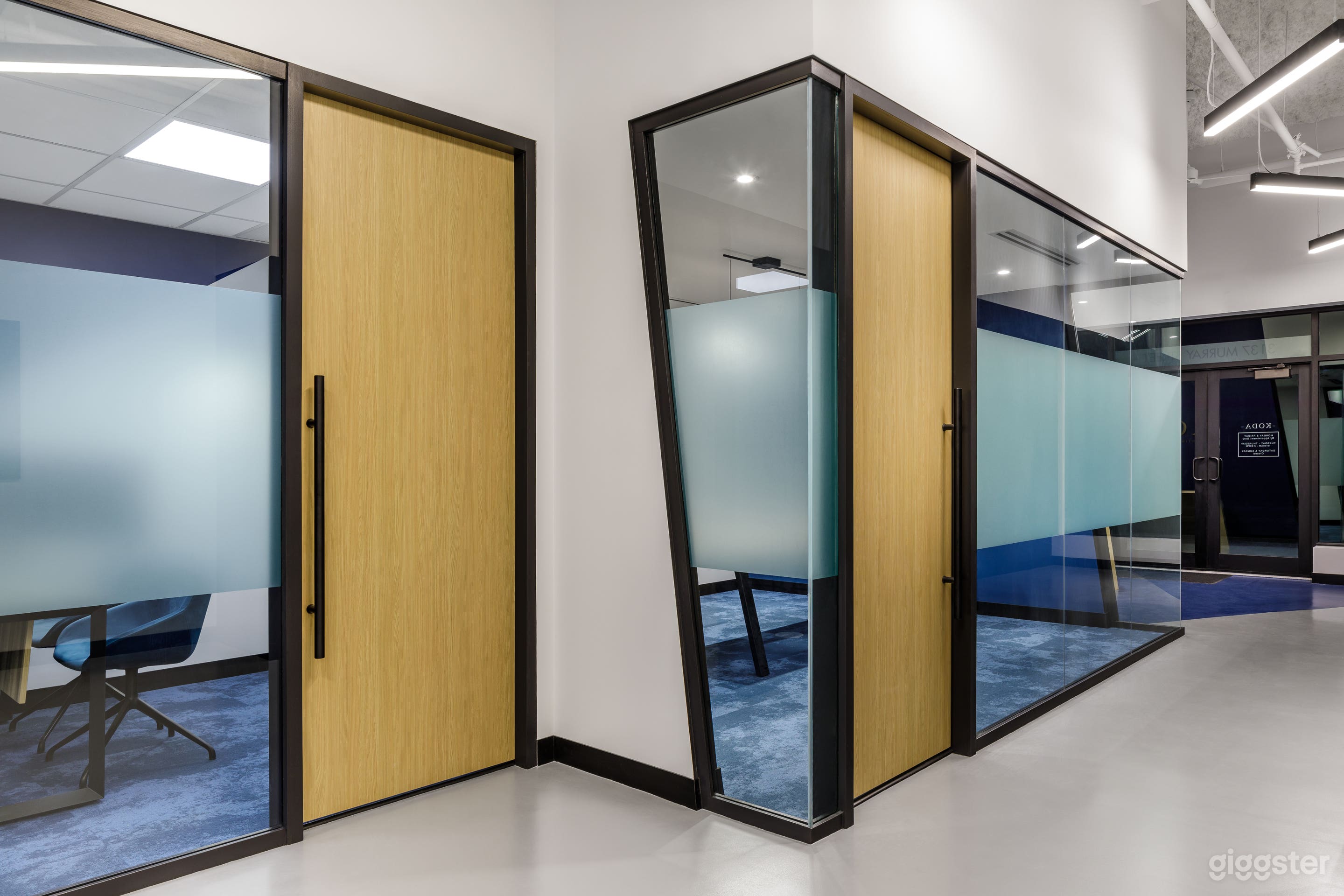 Modern and bright office space  Photo 1