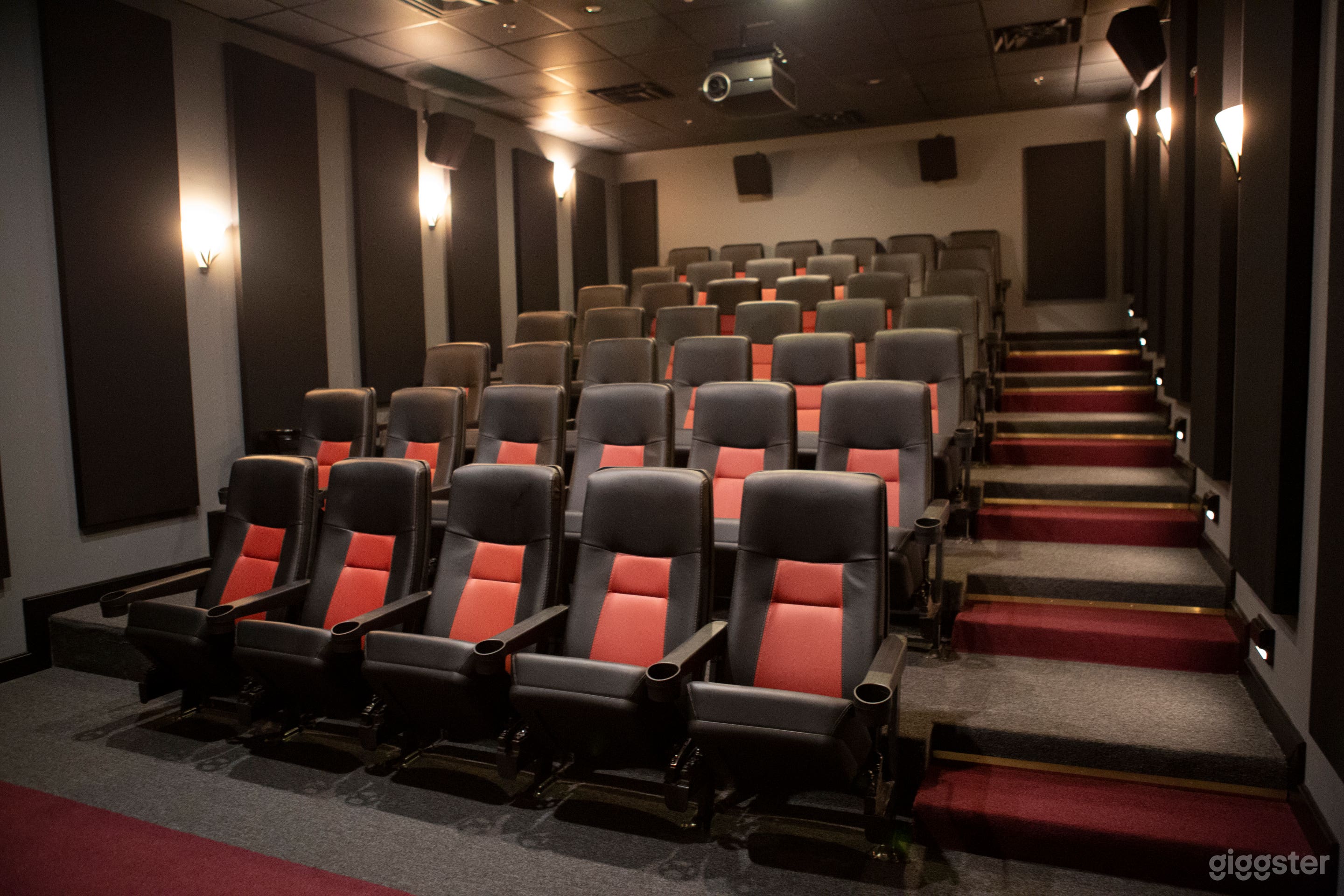 Movie Theater / 42 seat, 4K UHD, Dolby 7.1 Photo 1