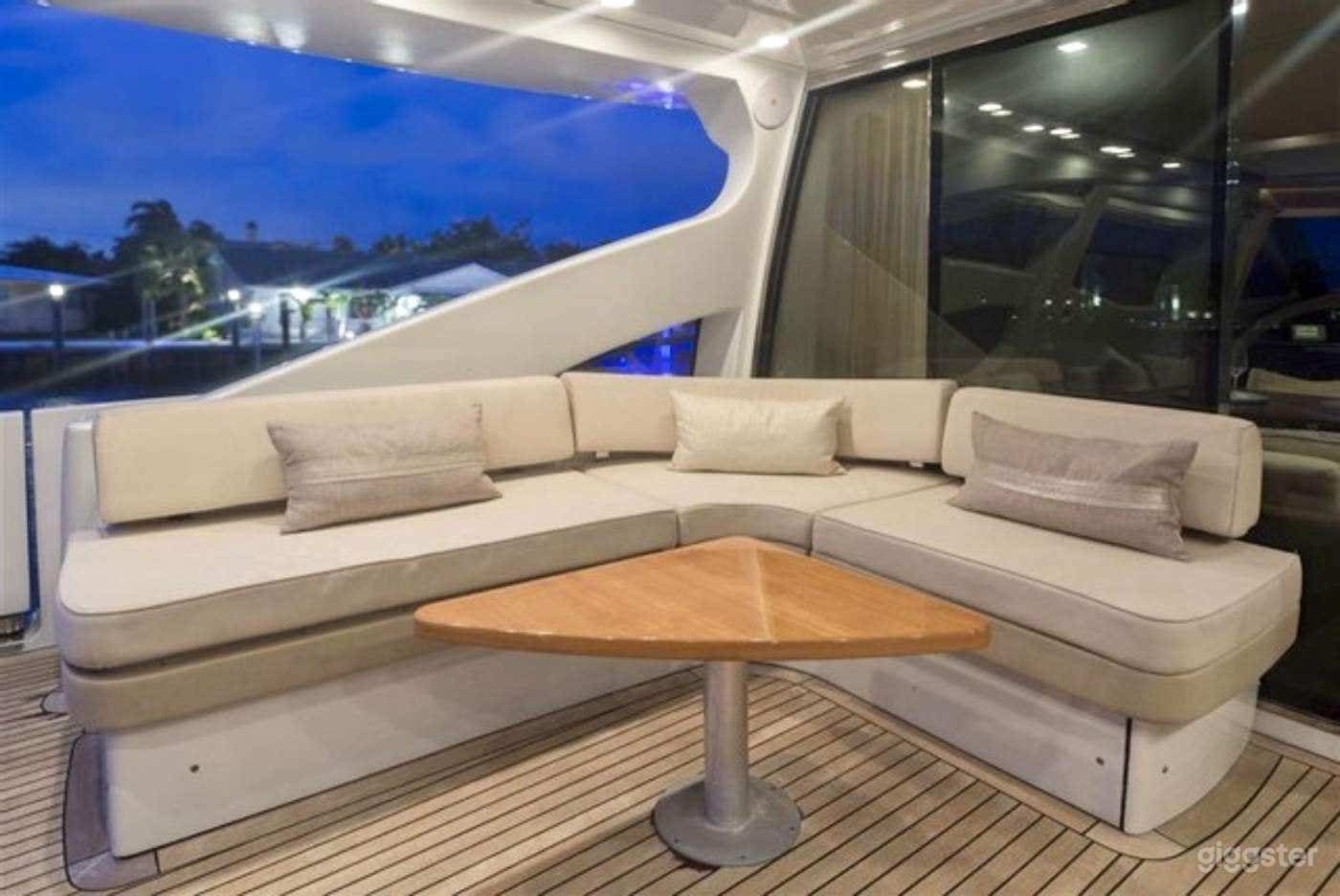 90' AZIMUT YACHT Photo 4