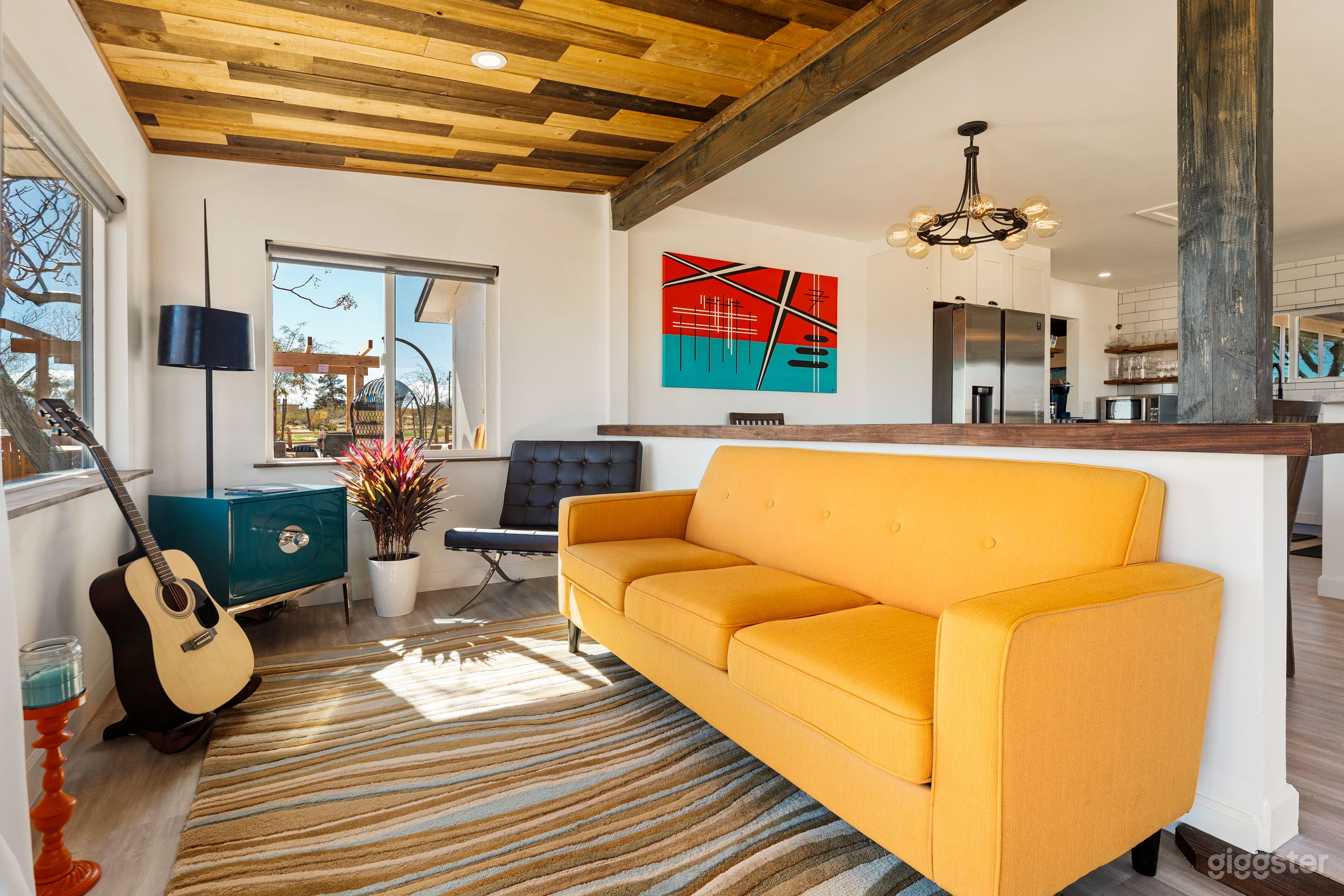 Retro entry / music lounge