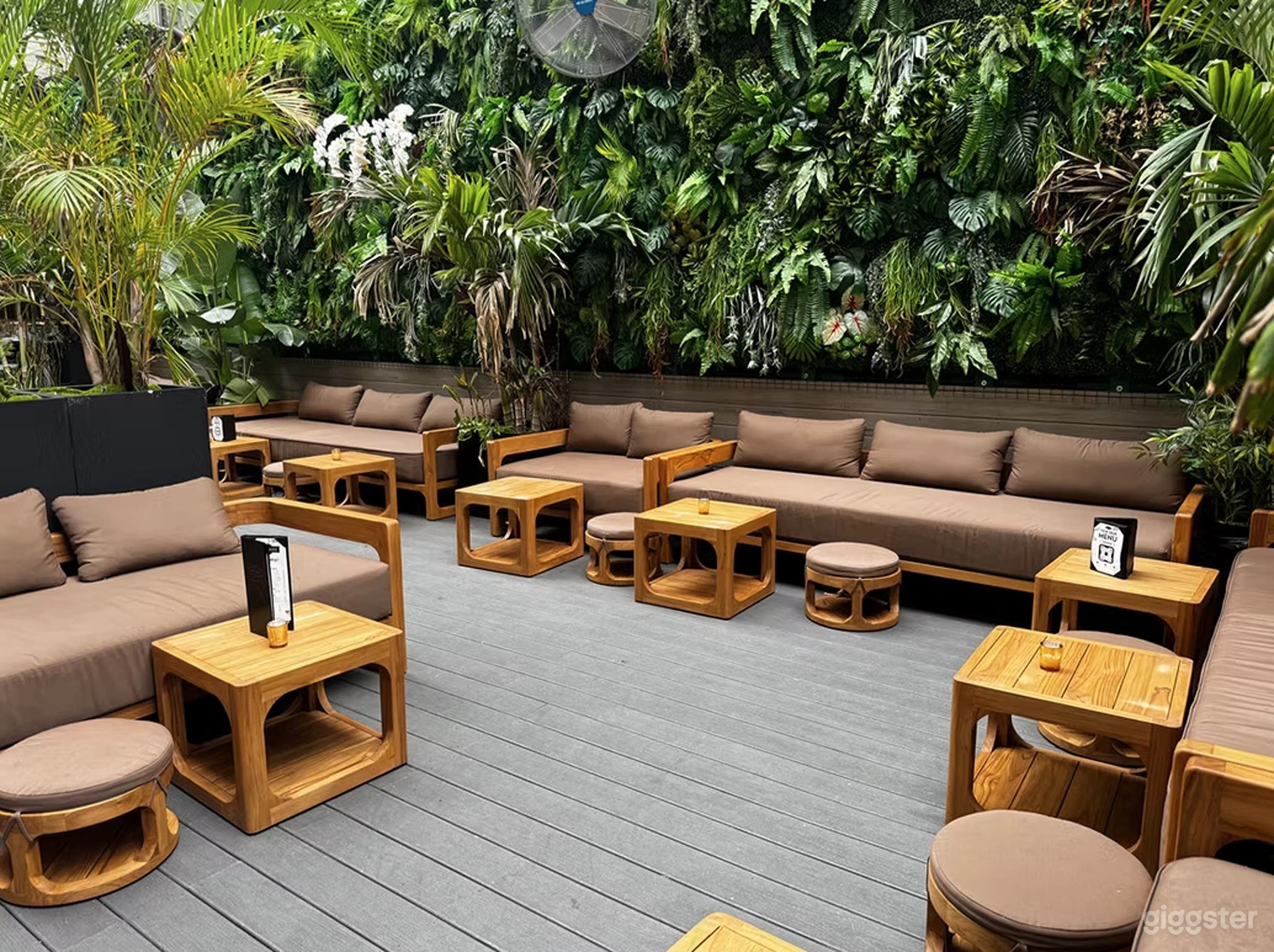 Rooftop Garden Lush – Retractable-Roof Terrace Photo 3