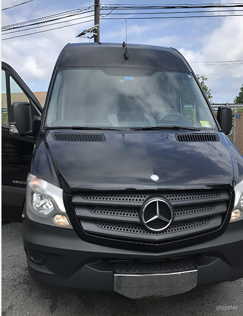 15 Passenger Party Bus Photo 2