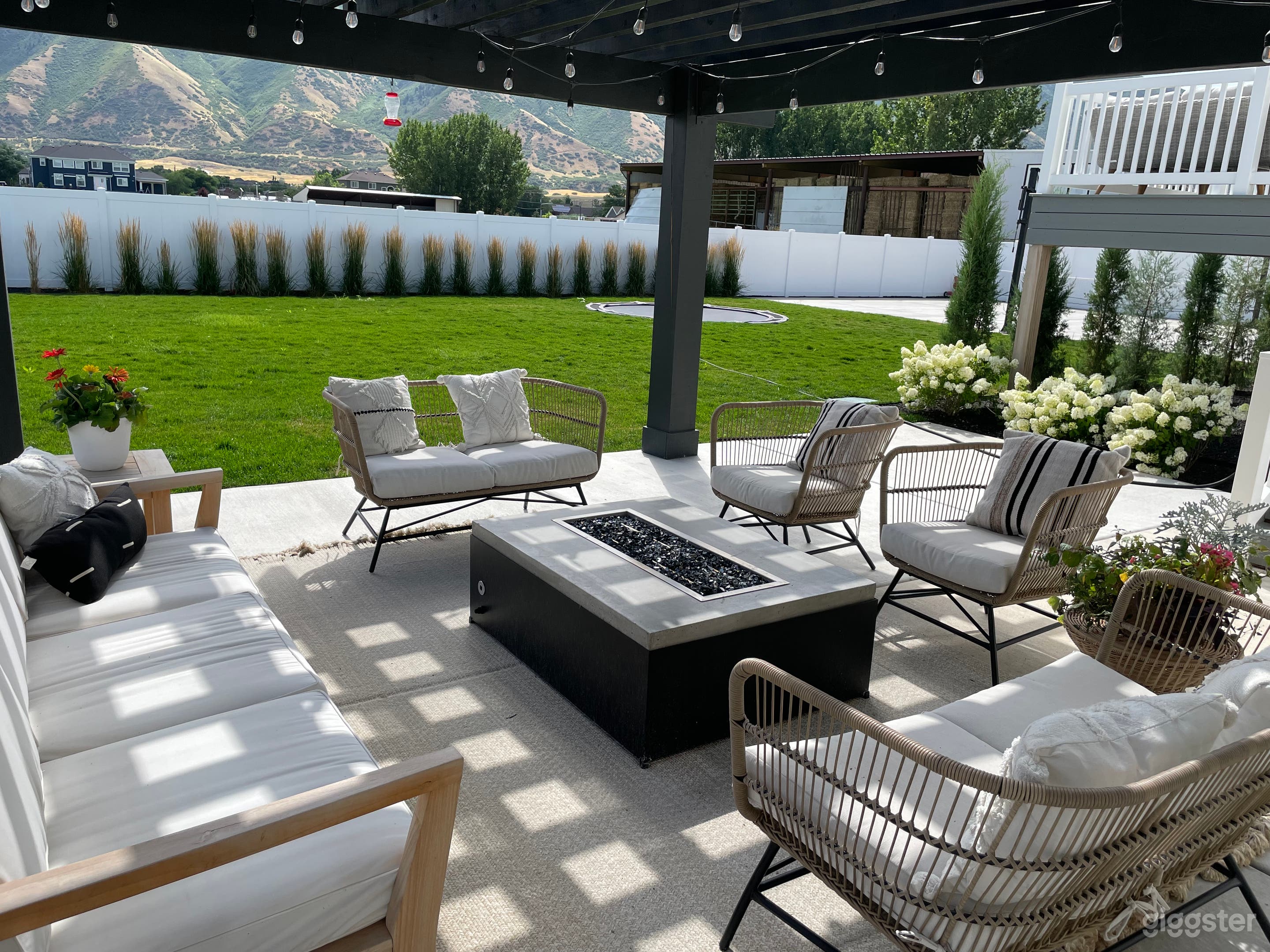 Modern Farmhouse with Mountainous Views Photo 3