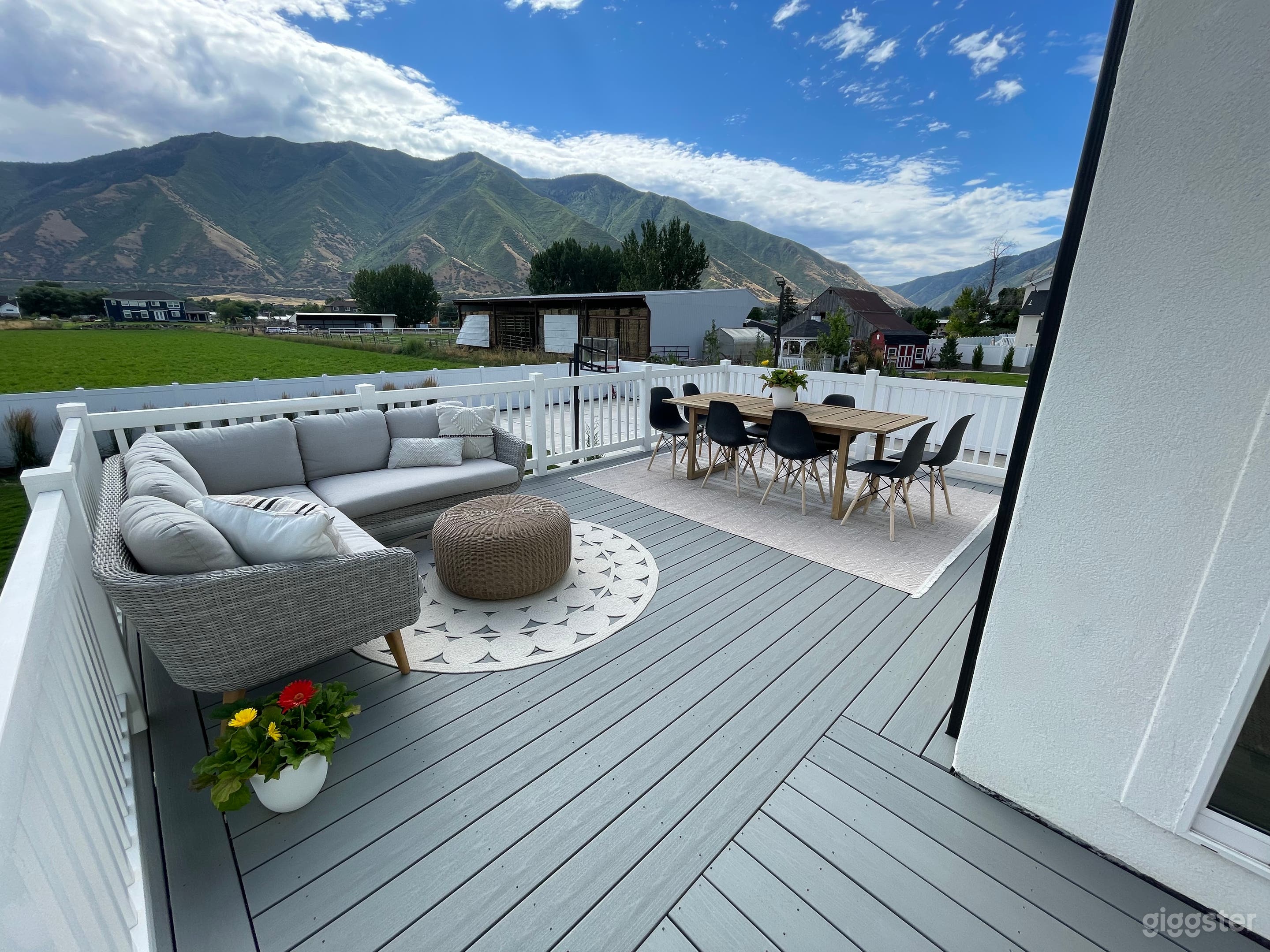 Modern Farmhouse with Mountainous Views Photo 2