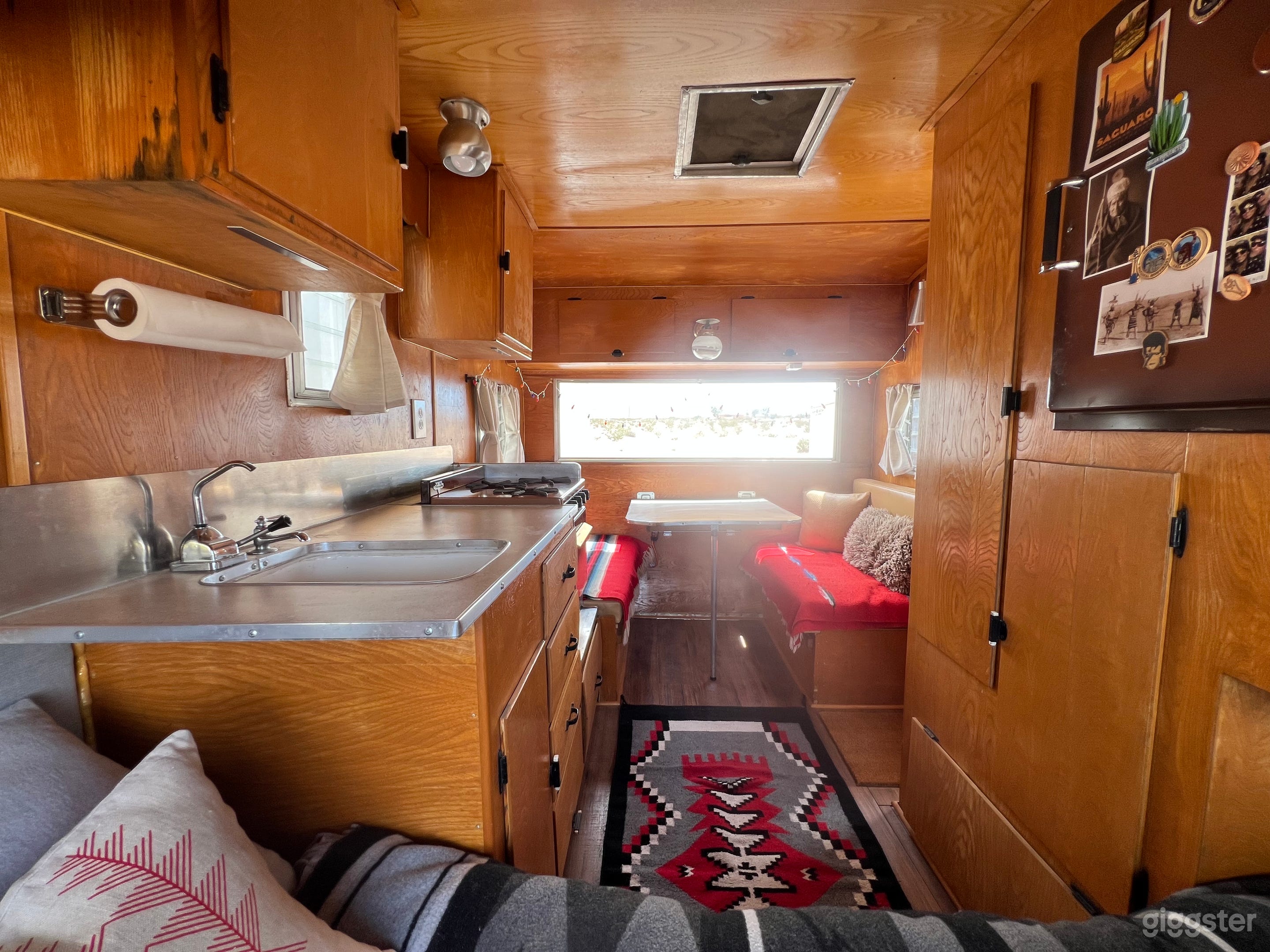 Vintage Trailer (location ready) Photo 3