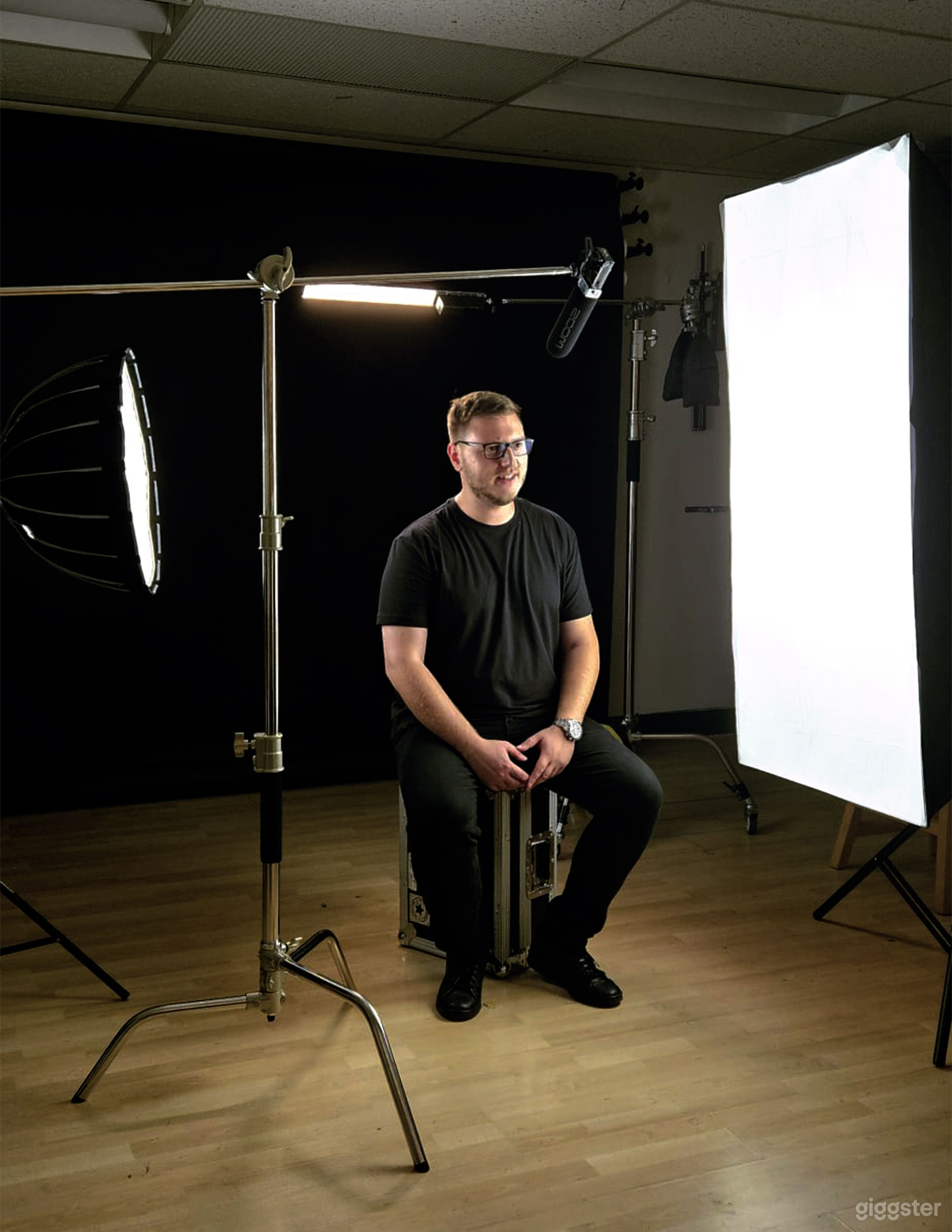 Fully Equipped Photography Studio in Central Toronto Photo 2