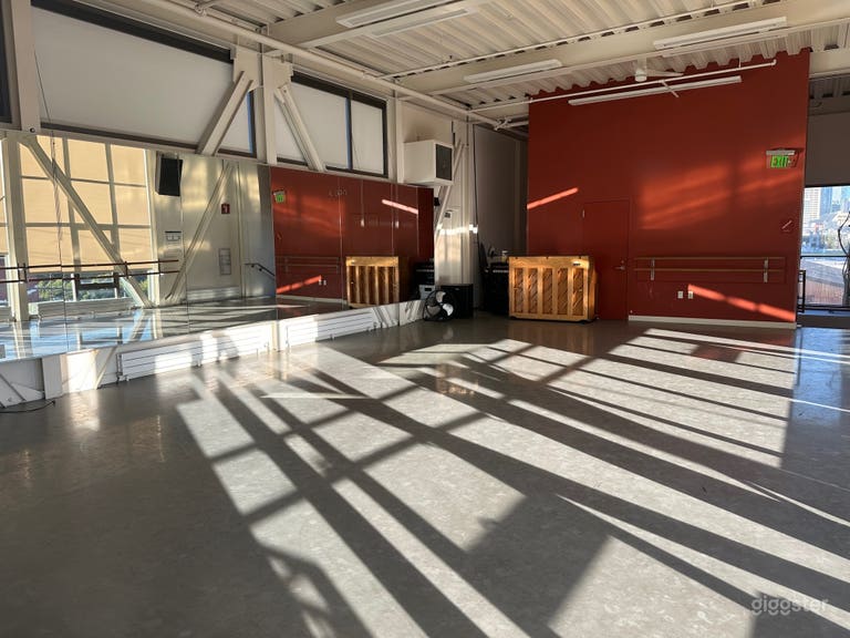  Studio LP (Bright, Clean Feel Dance Studio) 