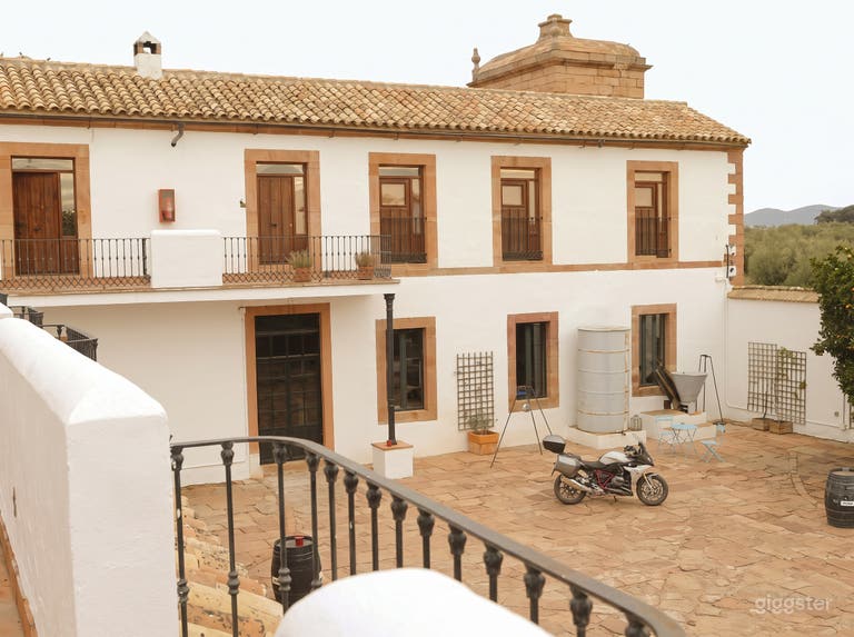  Finca histórica de olivos del siglo XVIII con molino 