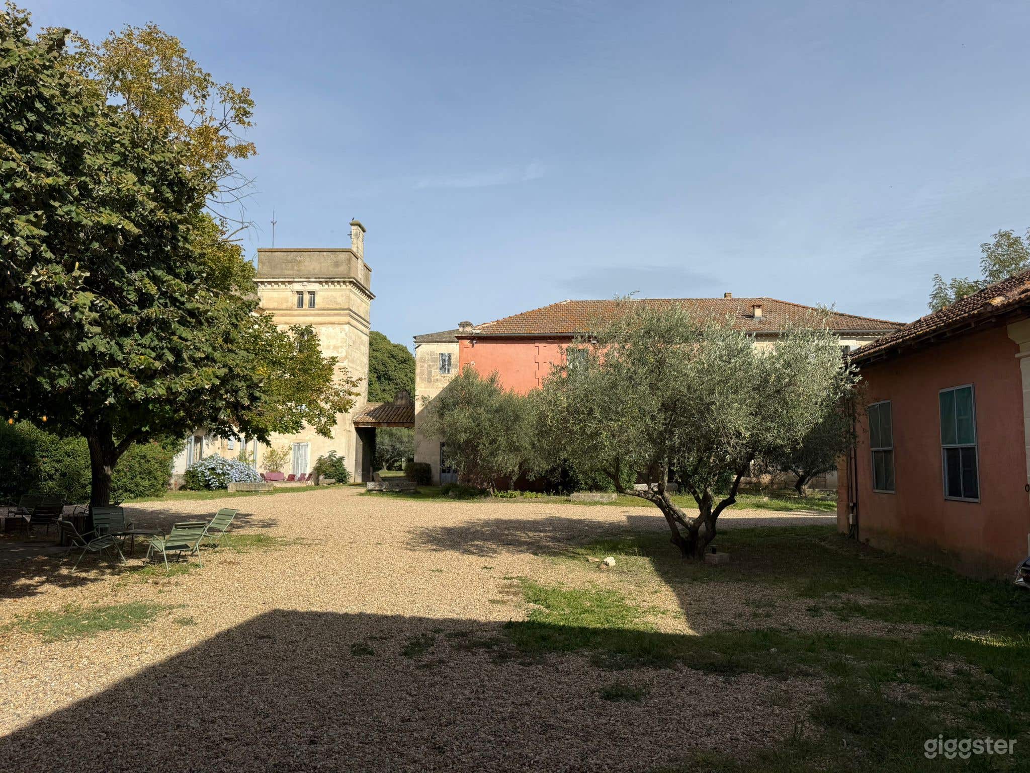 Photo de Domaine viticole avec un château de 1750 près de Provence 3