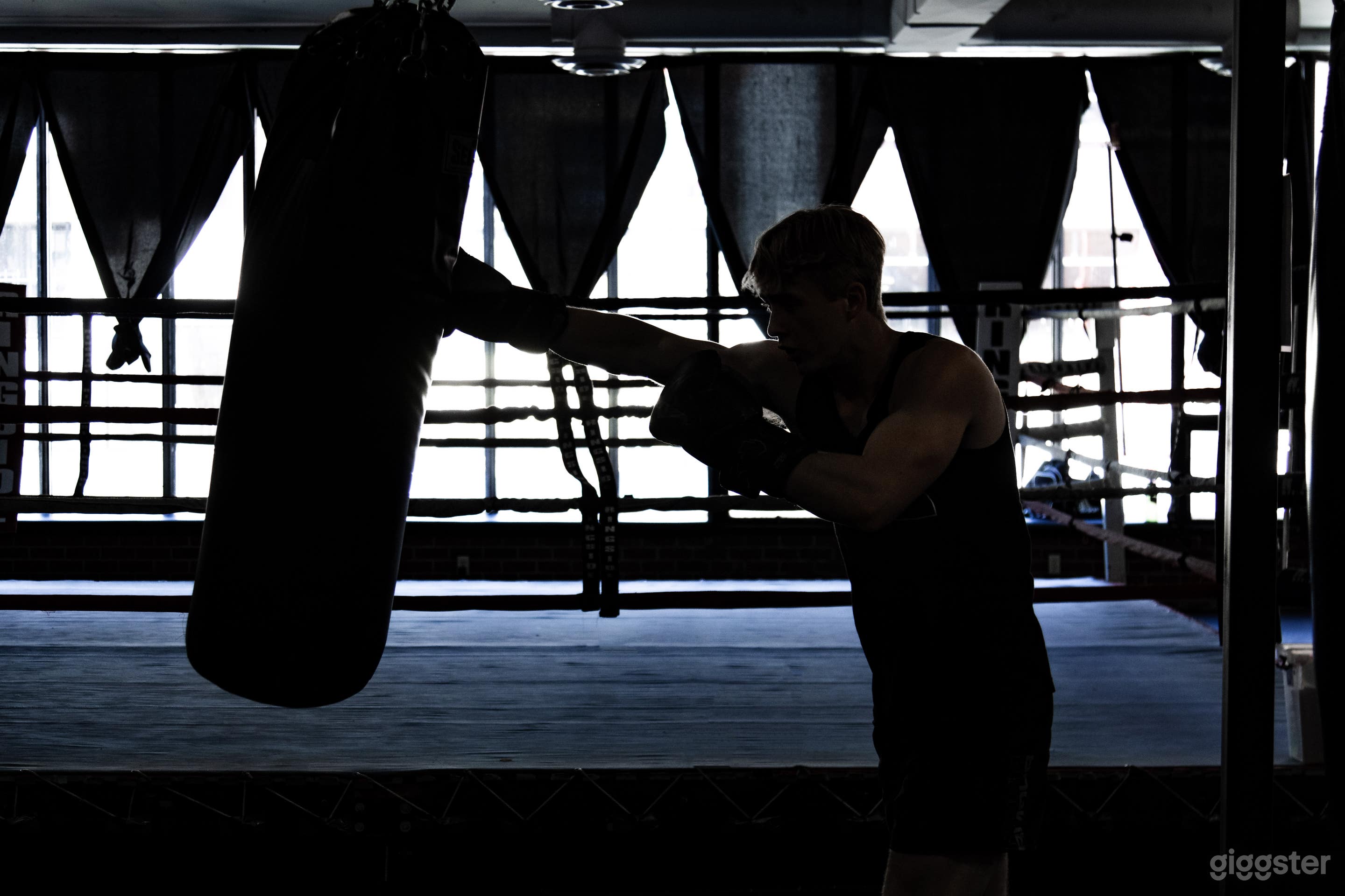 big windows great for photoshoot/film lighting