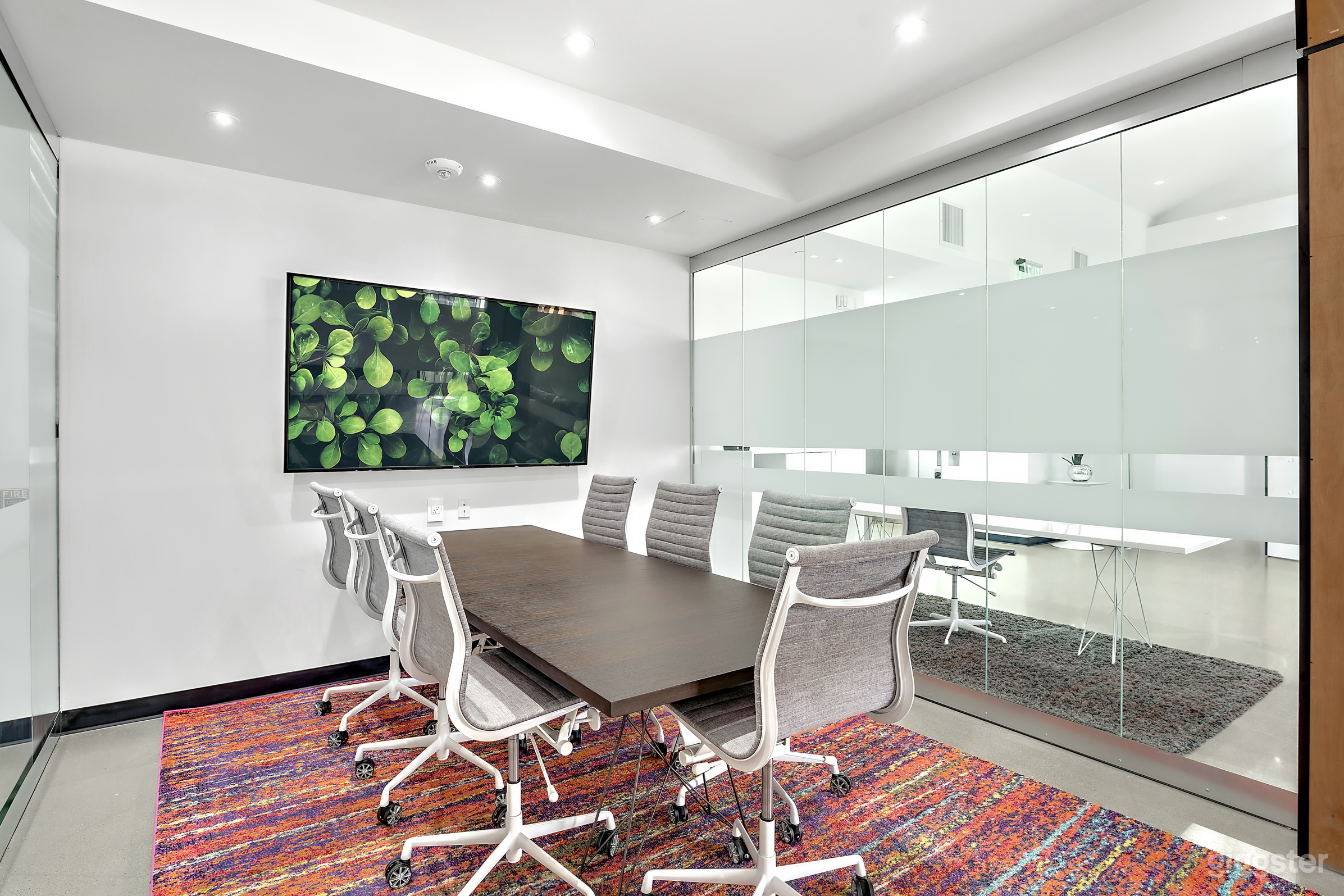 Well-equipped Meeting Room in Denver Photo 1