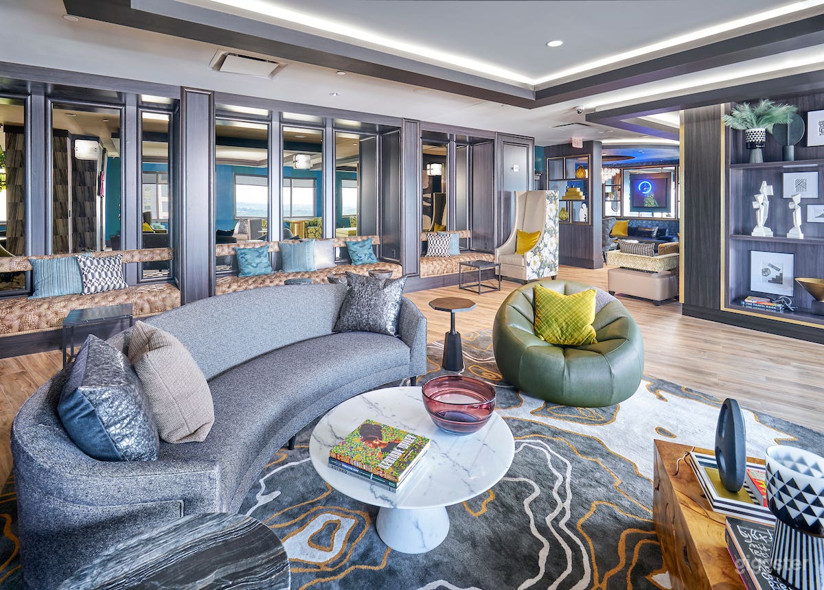 Exquisite SkyLounge in Silver Spring Photo 2