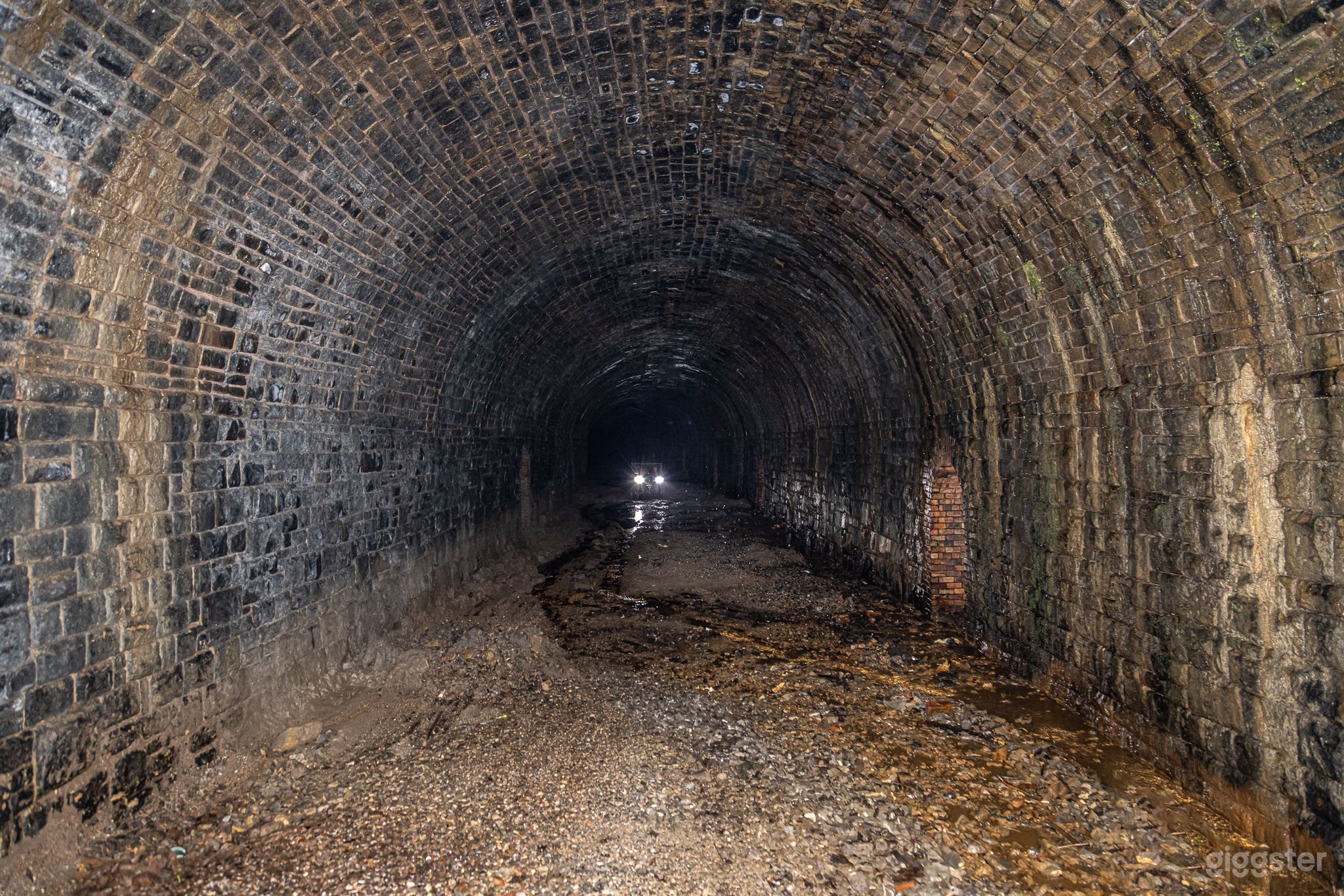 Disused Railway Tunnel with original features Photo 4