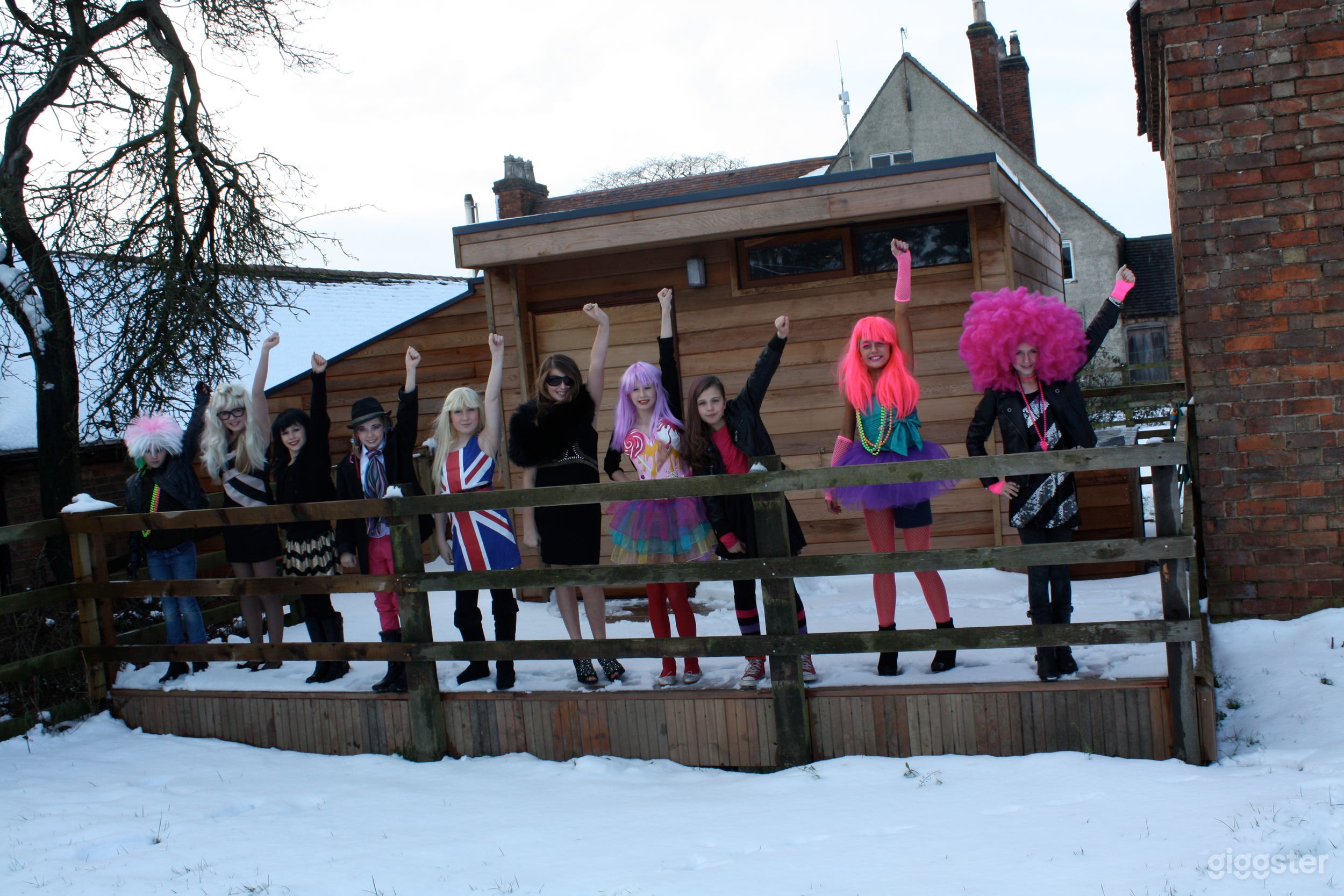 Spacious Outside Deck and Patio for Barbecue Party Photo 1