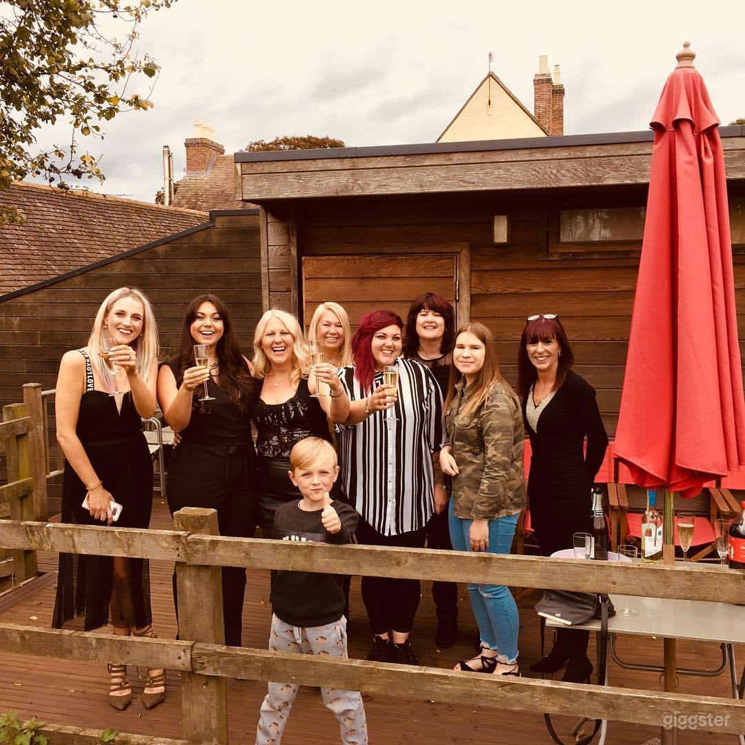 Spacious Outside Deck and Patio for Barbecue Party Photo 3