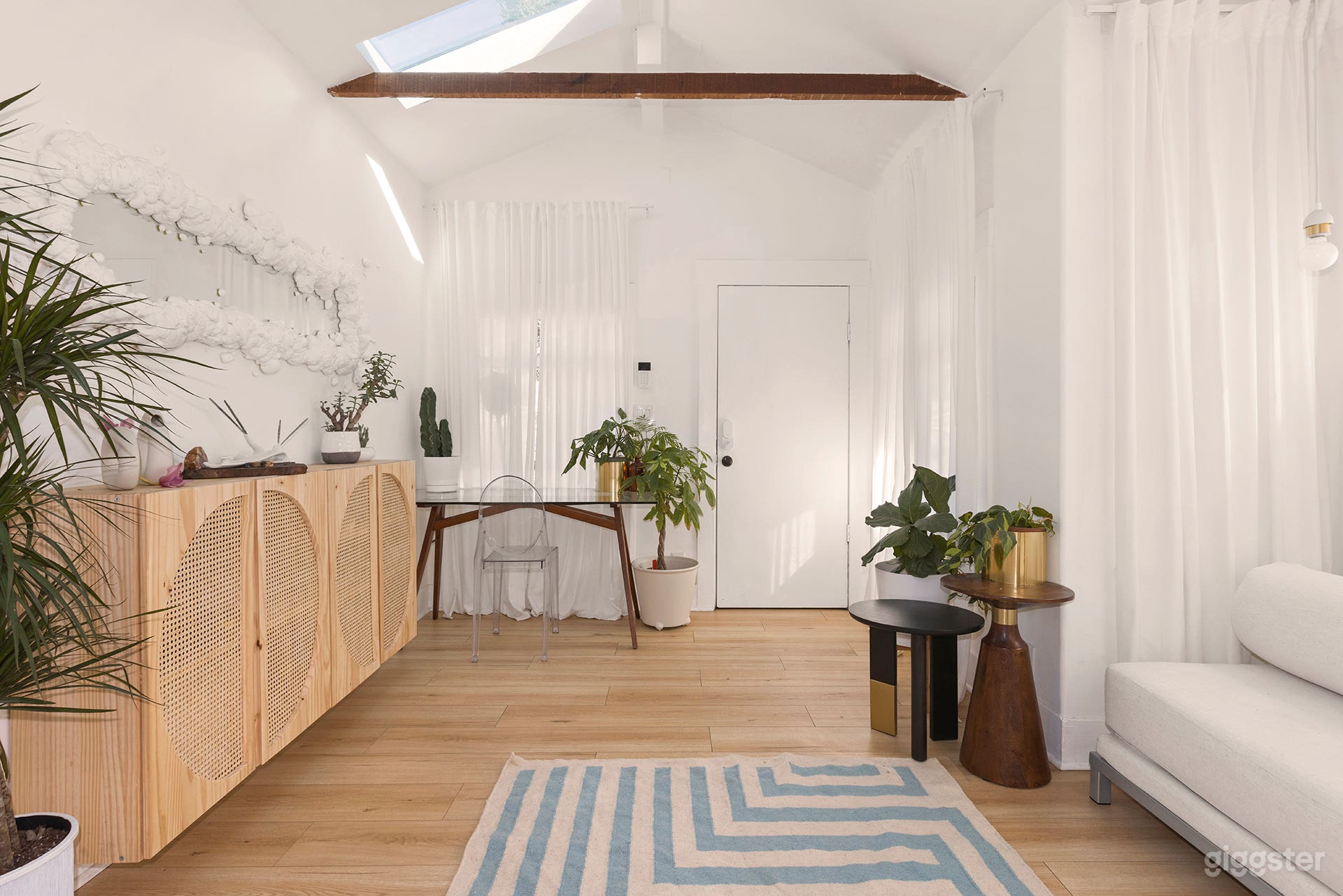 Light-filled Craftsman Photo 3