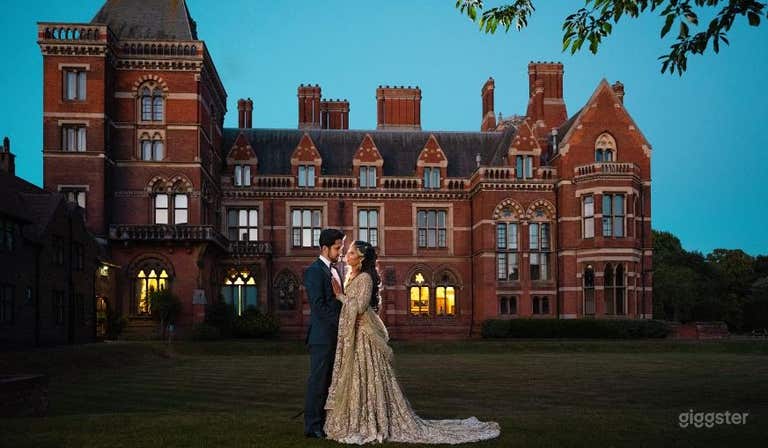  Spacious and Bright Outdoor Garden  