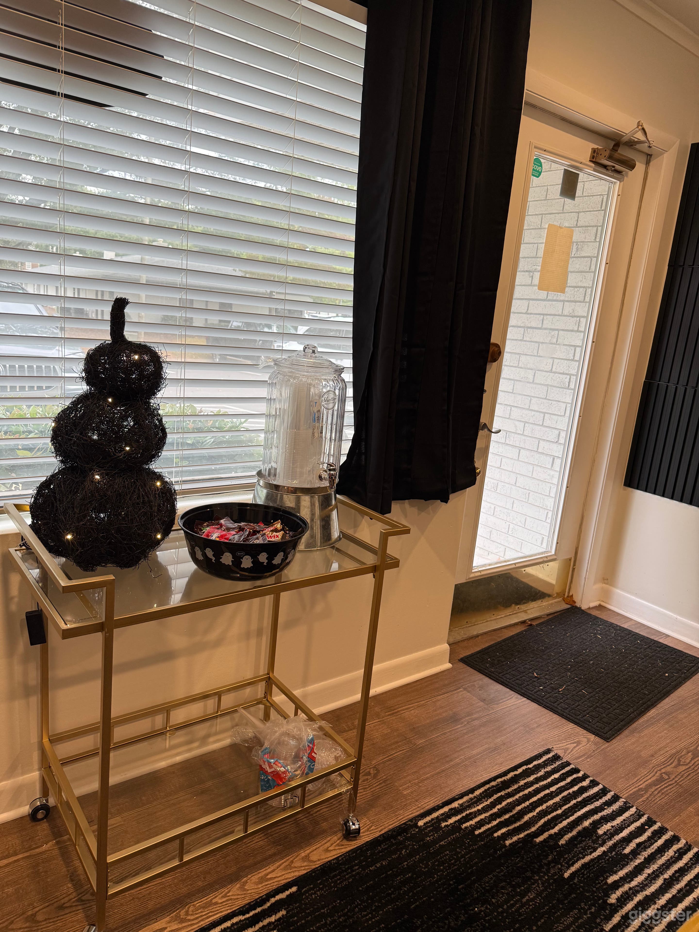 Fall &amp; Halloween Photo Room- Kid friendly Studio in Rosw Photo 3