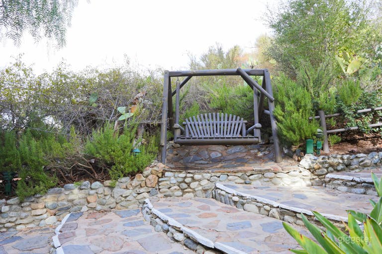  Rustic Lodge Restaurant surrounded by Mountains 
