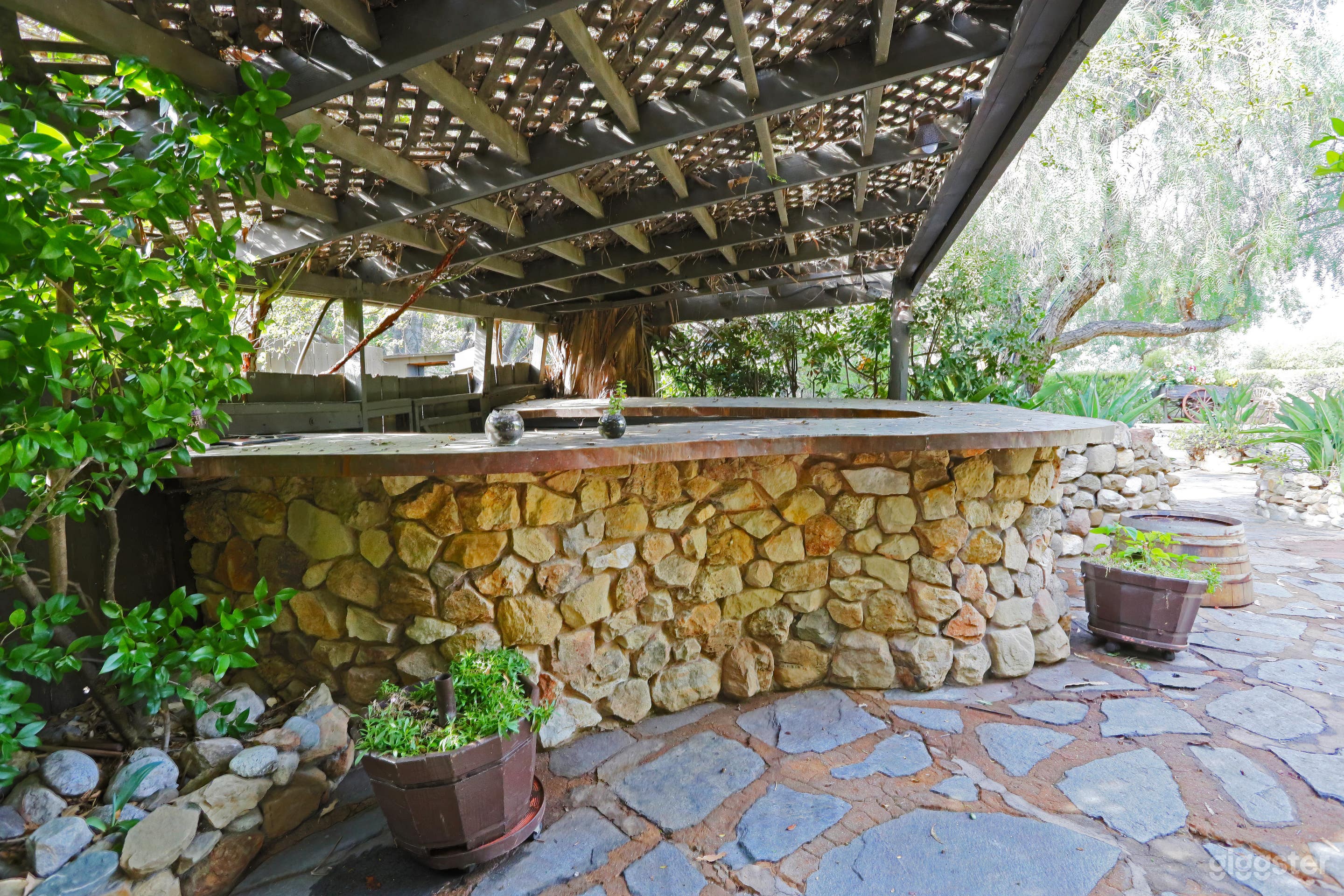 Rustic Lodge Restaurant surrounded by Mountains Photo 4