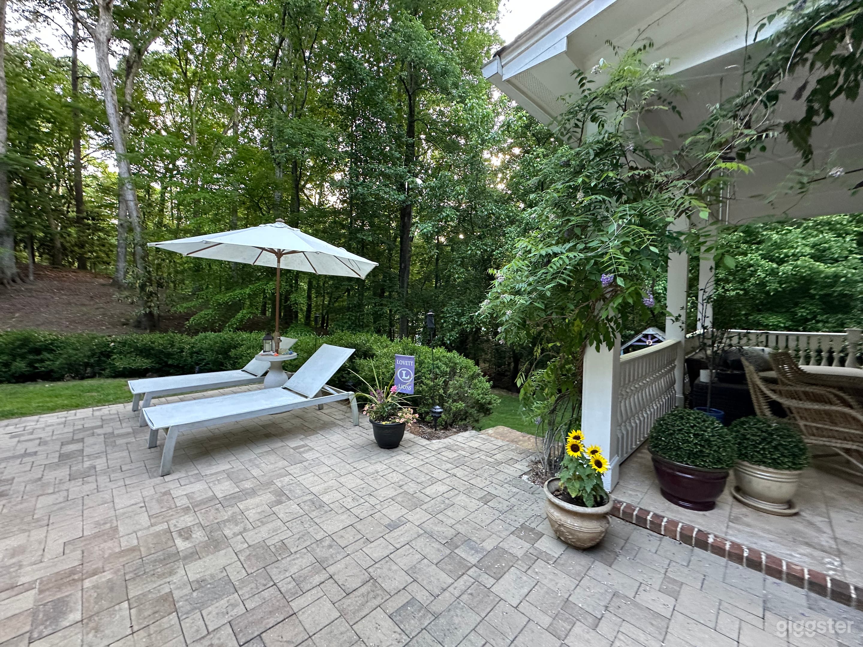 Stately 9,000 SQ FT Luxury Estate with Cinematic Grounds Photo 4