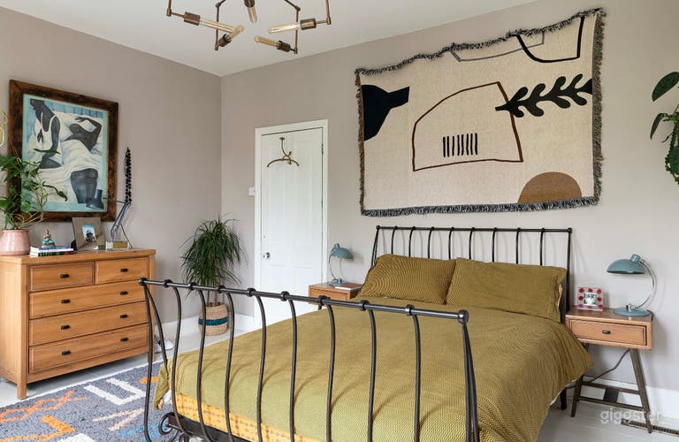  Colourful Victorian Mid-Terraced House  