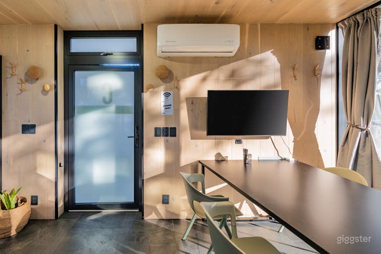  Distinctive Meeting Room / Astonishing View 