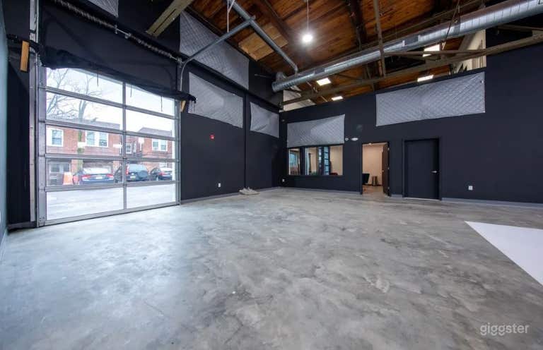  Lightbulb's Big Studio for Film & Photography  