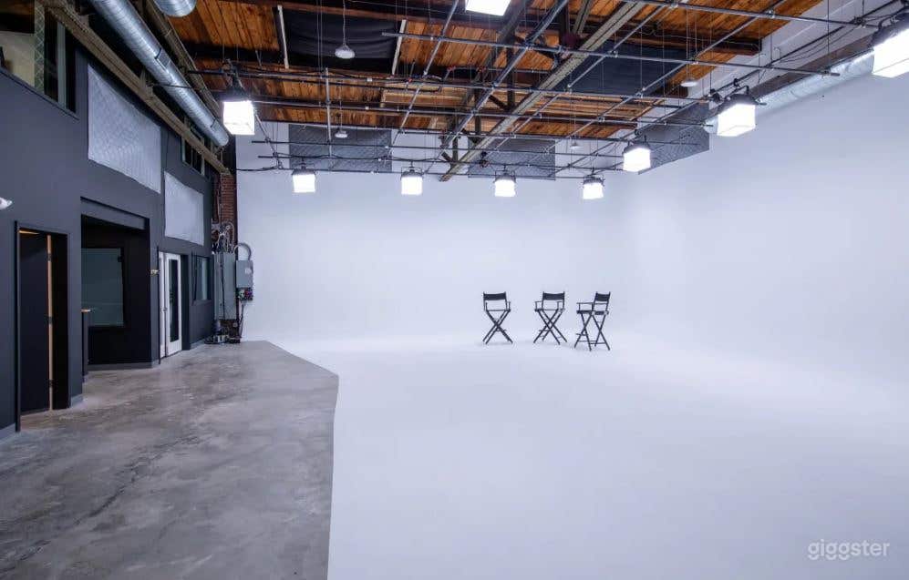 Lightbulb's Big Studio for Film &amp; Photography  Photo 3