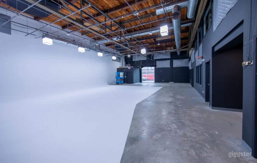 Lightbulb's Big Studio for Film &amp; Photography  Photo 4