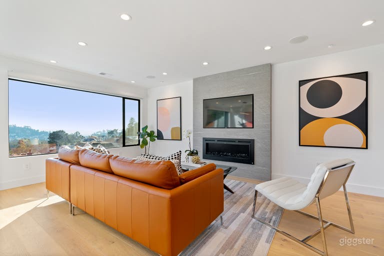  Hilltop house perfect for event or meeting 