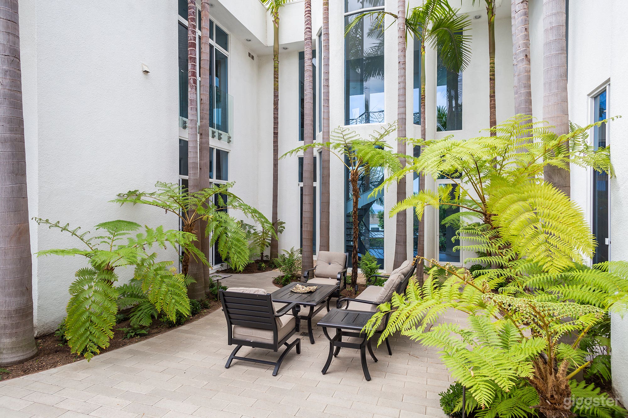 Elegance at Broad Beach Photo 4